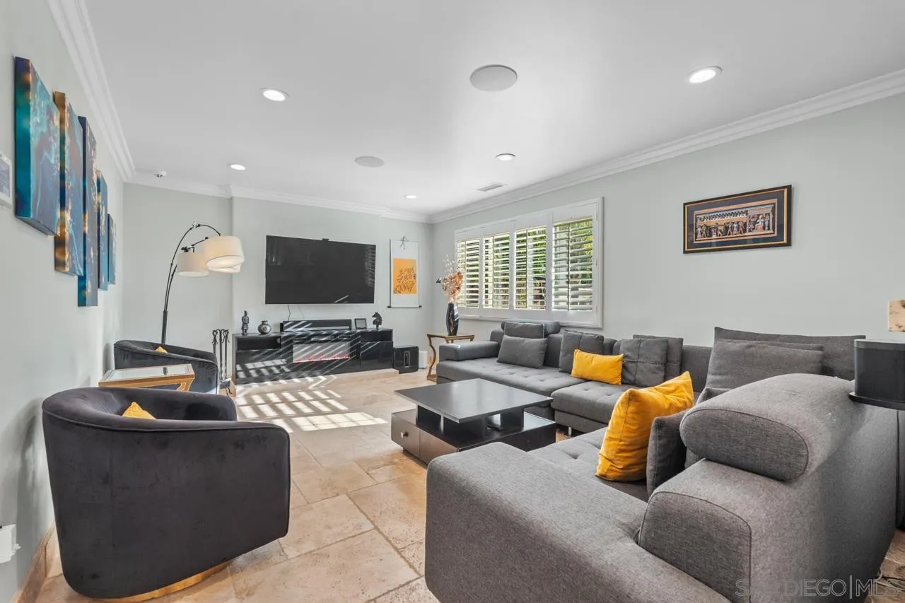 https://cdn.realtyfeed.com/cdn/127/260012027/f2f866ff6701d9ea4ac36e6c7b4257ae.webp