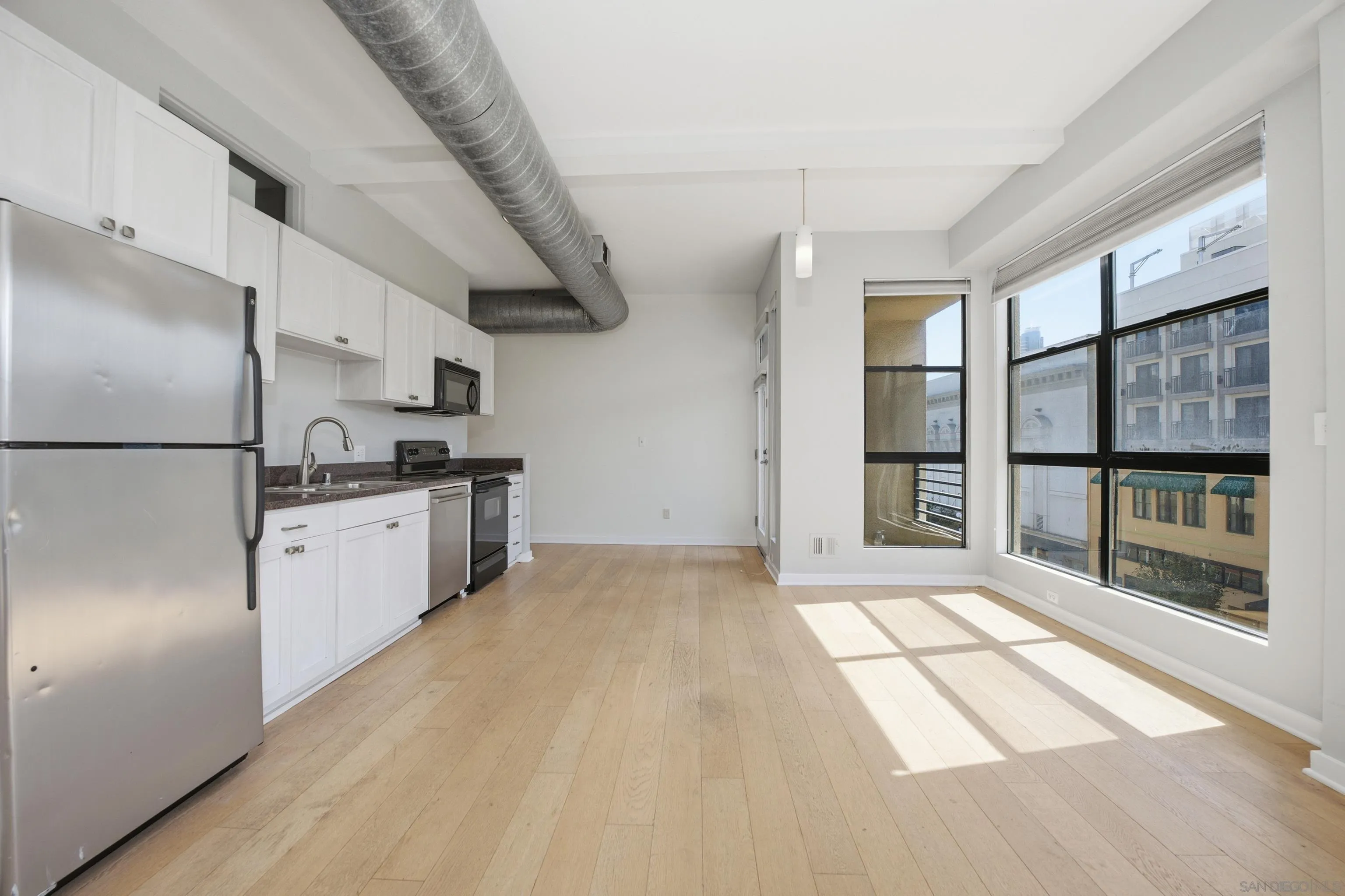 https://cdn.realtyfeed.com/cdn/127/260012030/12d05a92d70743f8ab210ee4401ba162.webp