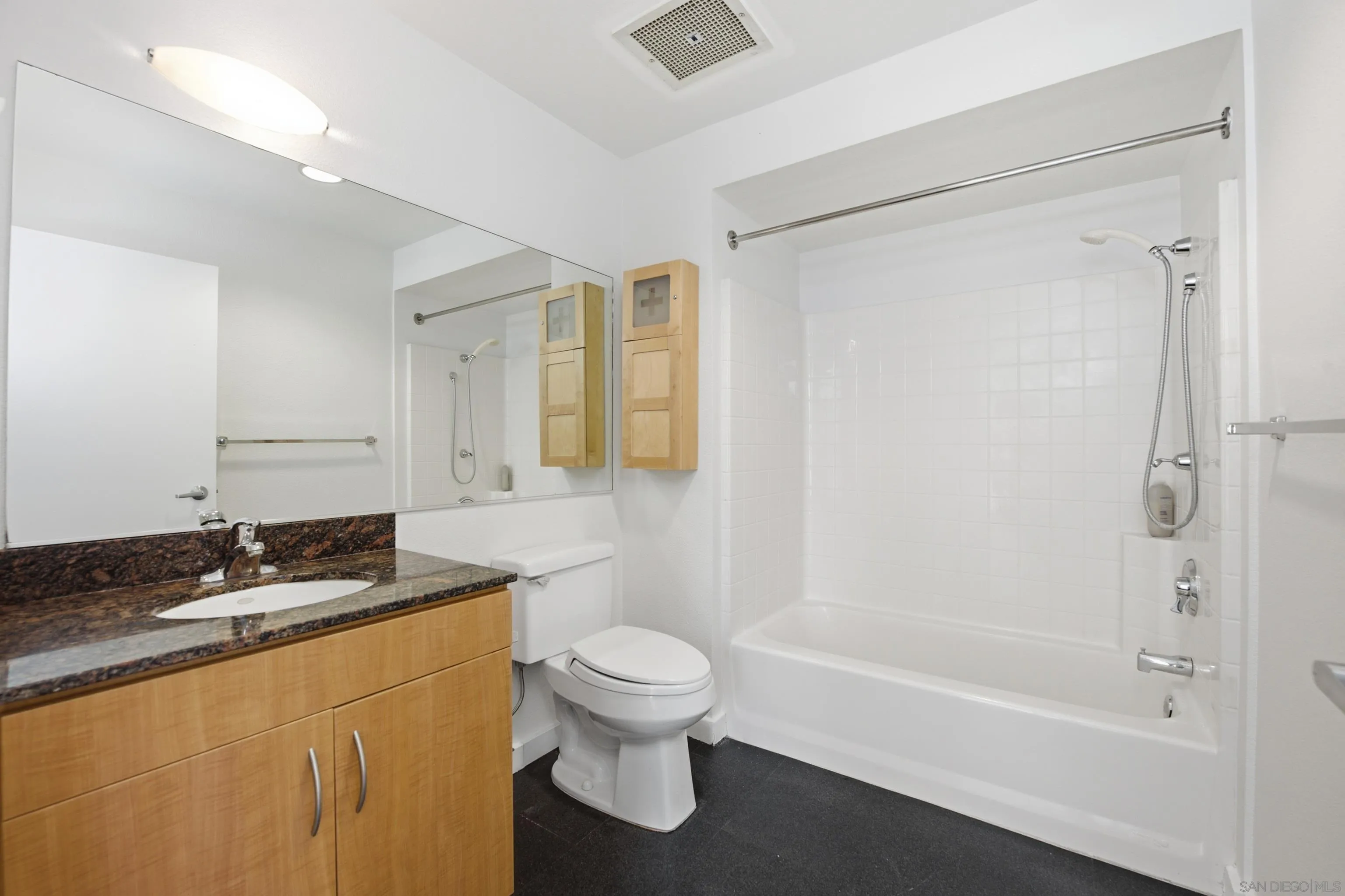 https://cdn.realtyfeed.com/cdn/127/260012030/20e3539d1f884062ee618e7cc031a7af.webp