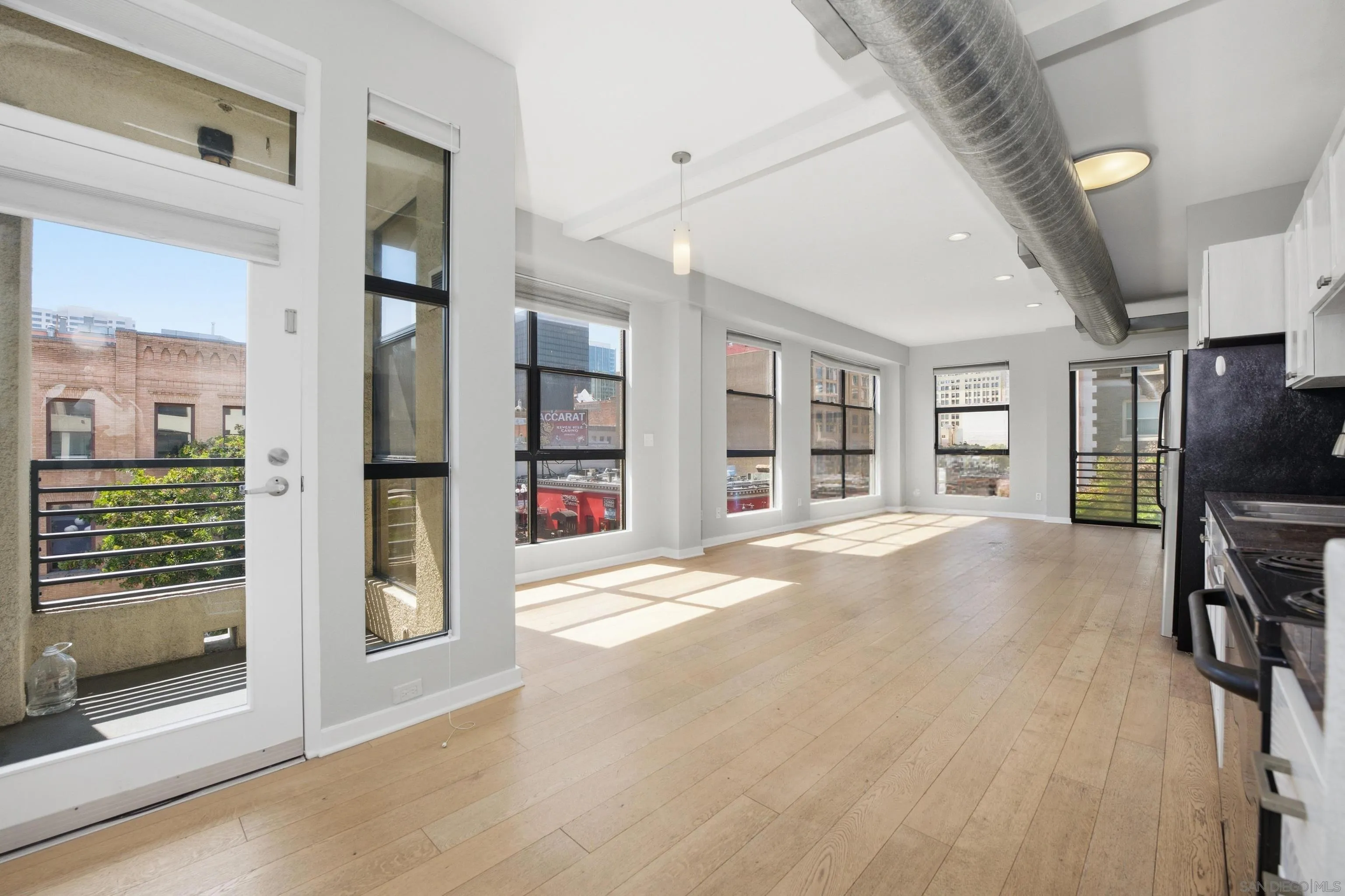 https://cdn.realtyfeed.com/cdn/127/260012030/53c1afc47928796f0d579e718e7fd3c2.webp