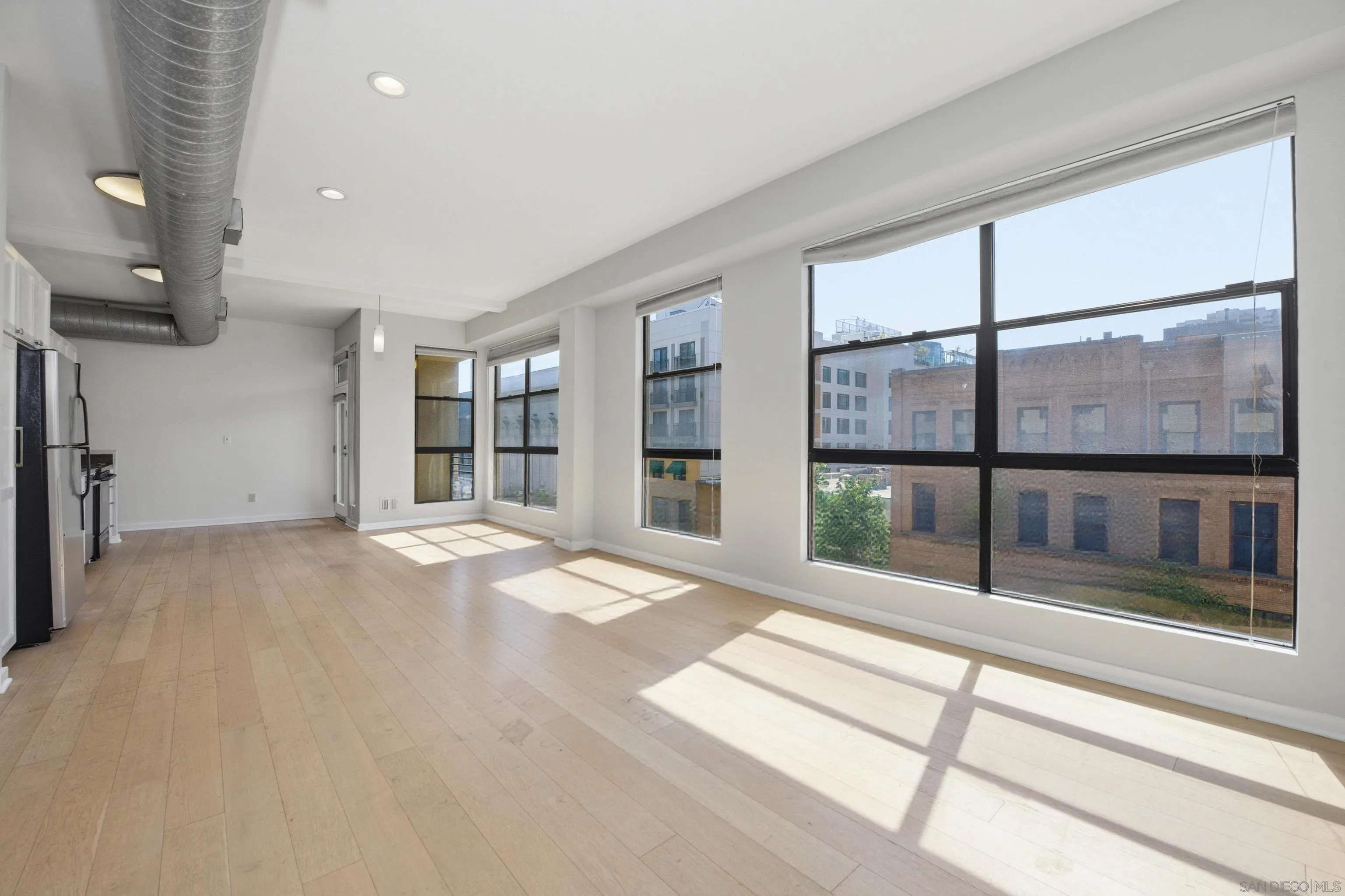 https://cdn.realtyfeed.com/cdn/127/260012030/58e35d5923cf0c259b70da83a381905b.webp