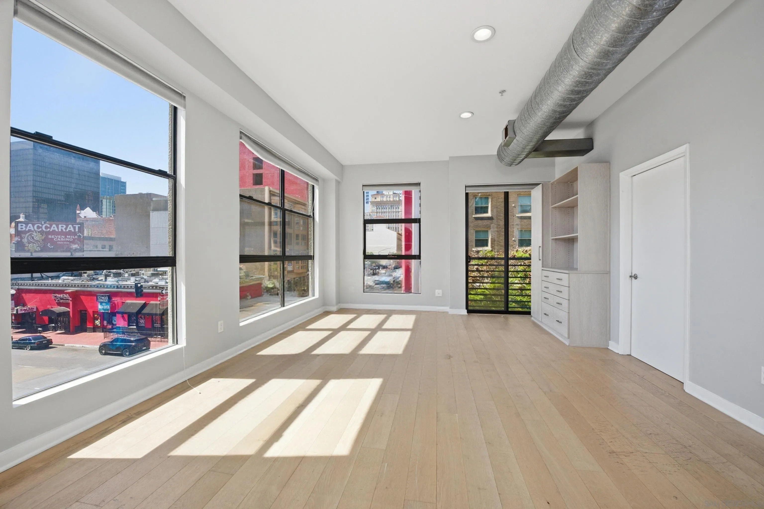 https://cdn.realtyfeed.com/cdn/127/260012030/d0abdb77c81e50928428ee7cbb9cdfba.webp