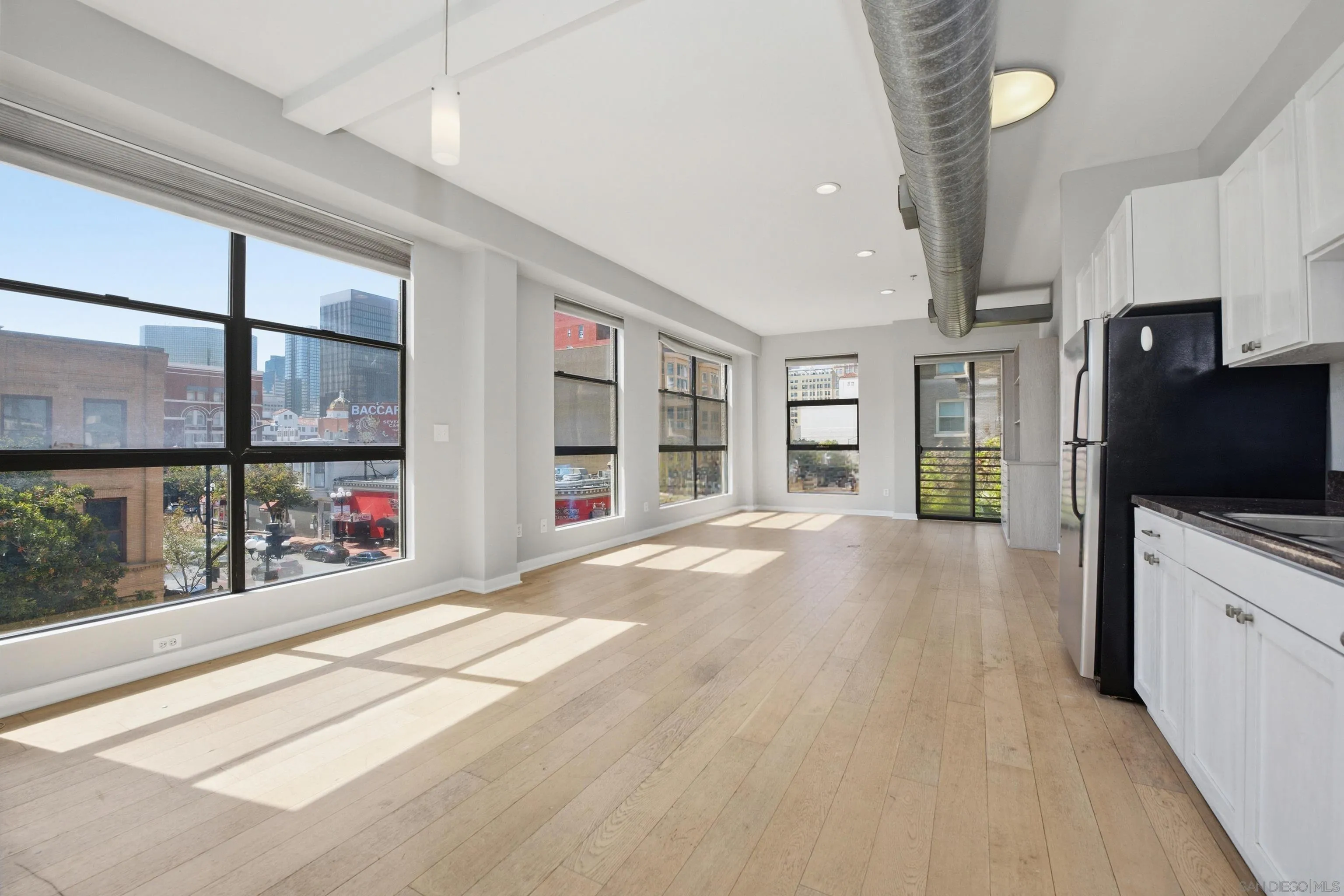 https://cdn.realtyfeed.com/cdn/127/260012030/ec2a876d1f3d8640fb182565a137f3f8.webp
