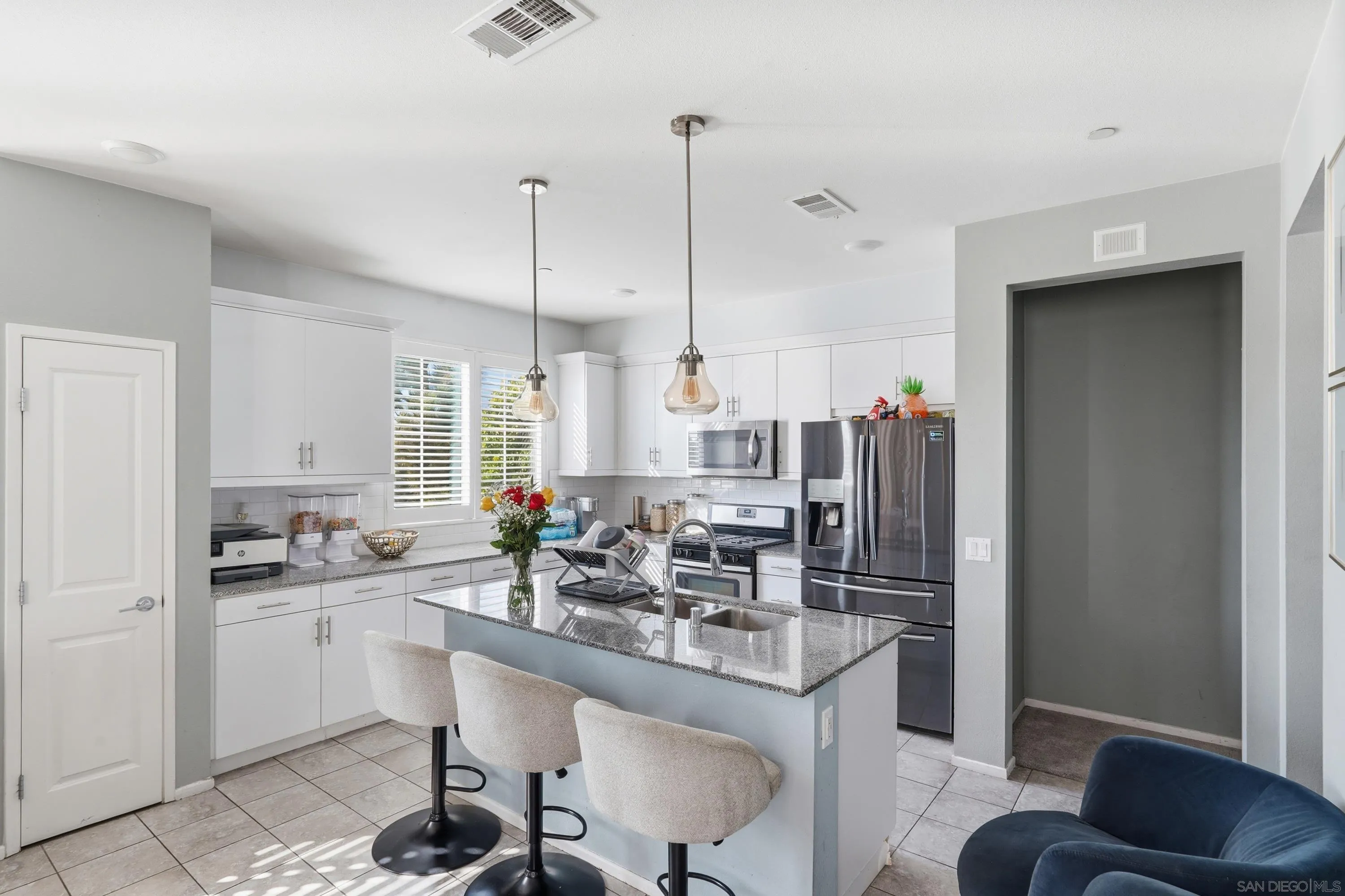 https://cdn.realtyfeed.com/cdn/127/260012033/488f8ff6b4300a080a4b3790cd4ca971.webp