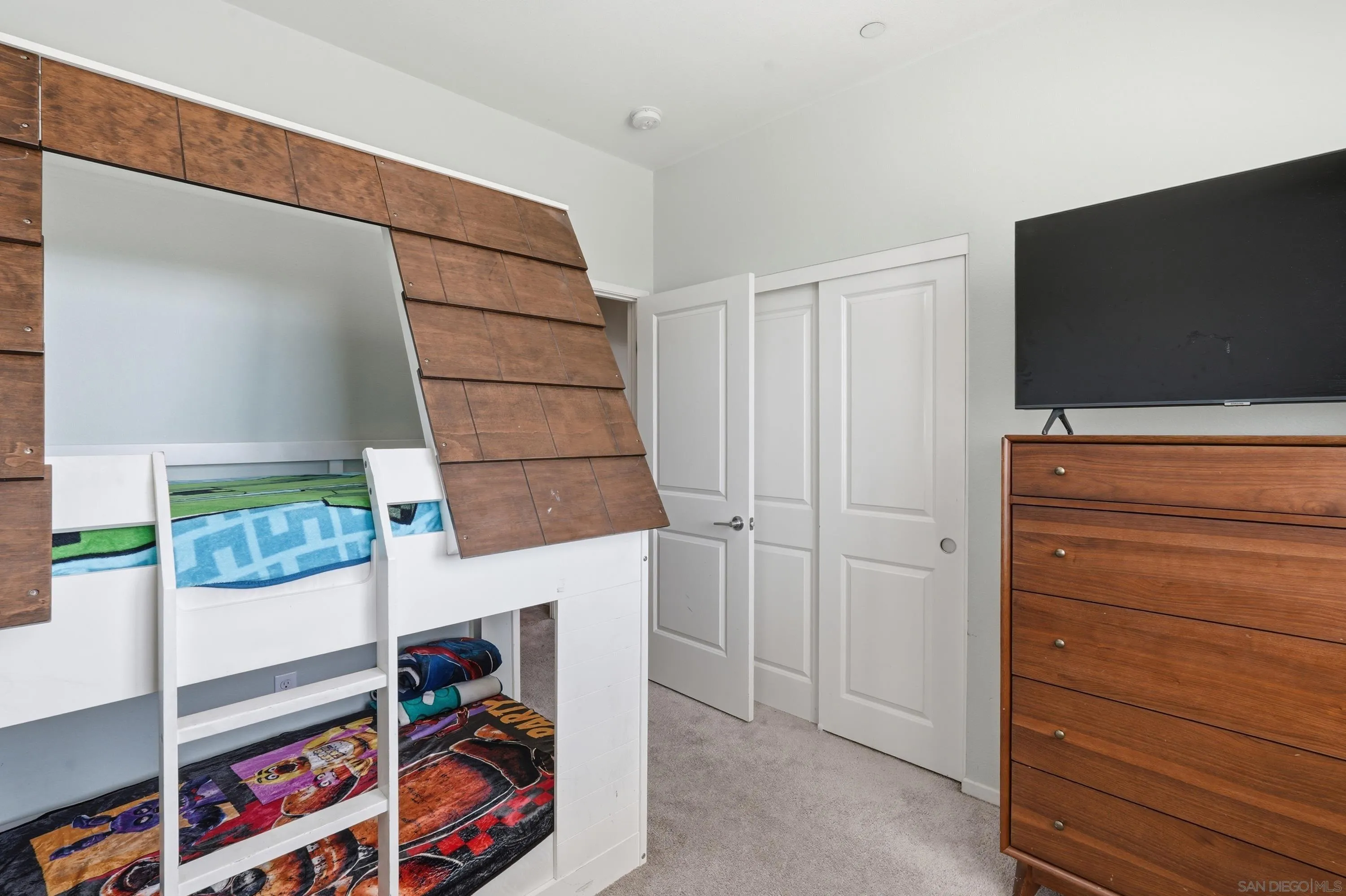 https://cdn.realtyfeed.com/cdn/127/260012033/9db5ca7d3434b4842a268cfd90f30861.webp