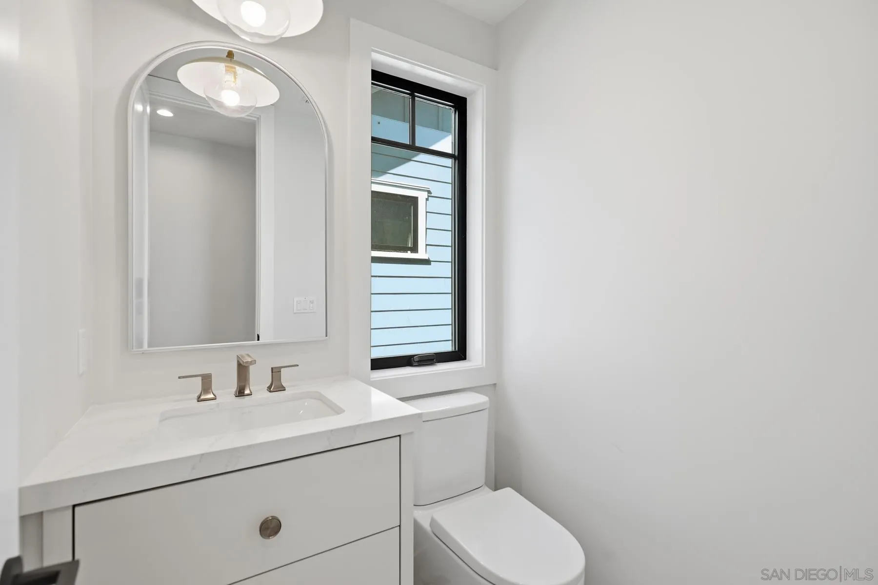https://cdn.realtyfeed.com/cdn/127/260012043/513b034bf21854ce498d63db2c161662.webp