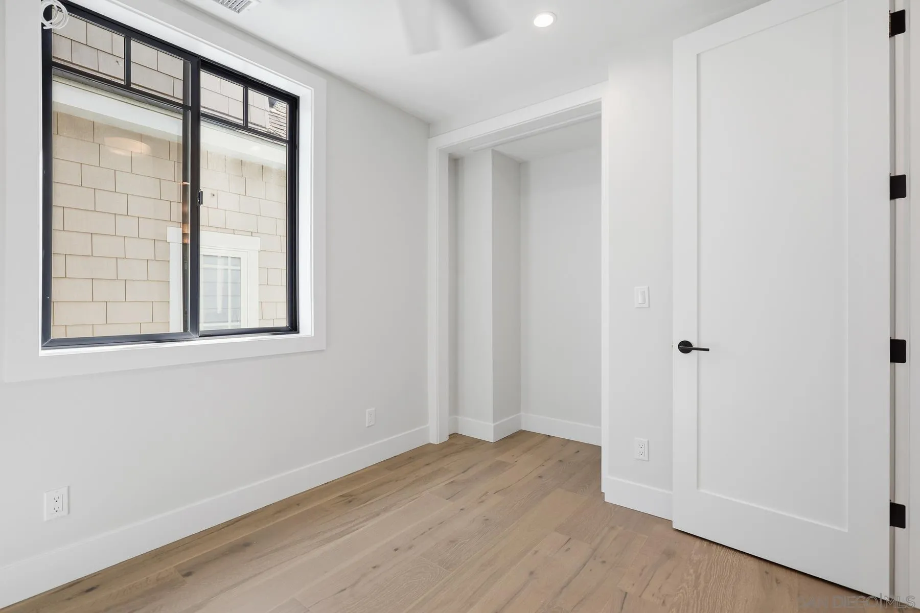 https://cdn.realtyfeed.com/cdn/127/260012043/7591a6bfa92cbf7bc228d5cb7963db18.webp