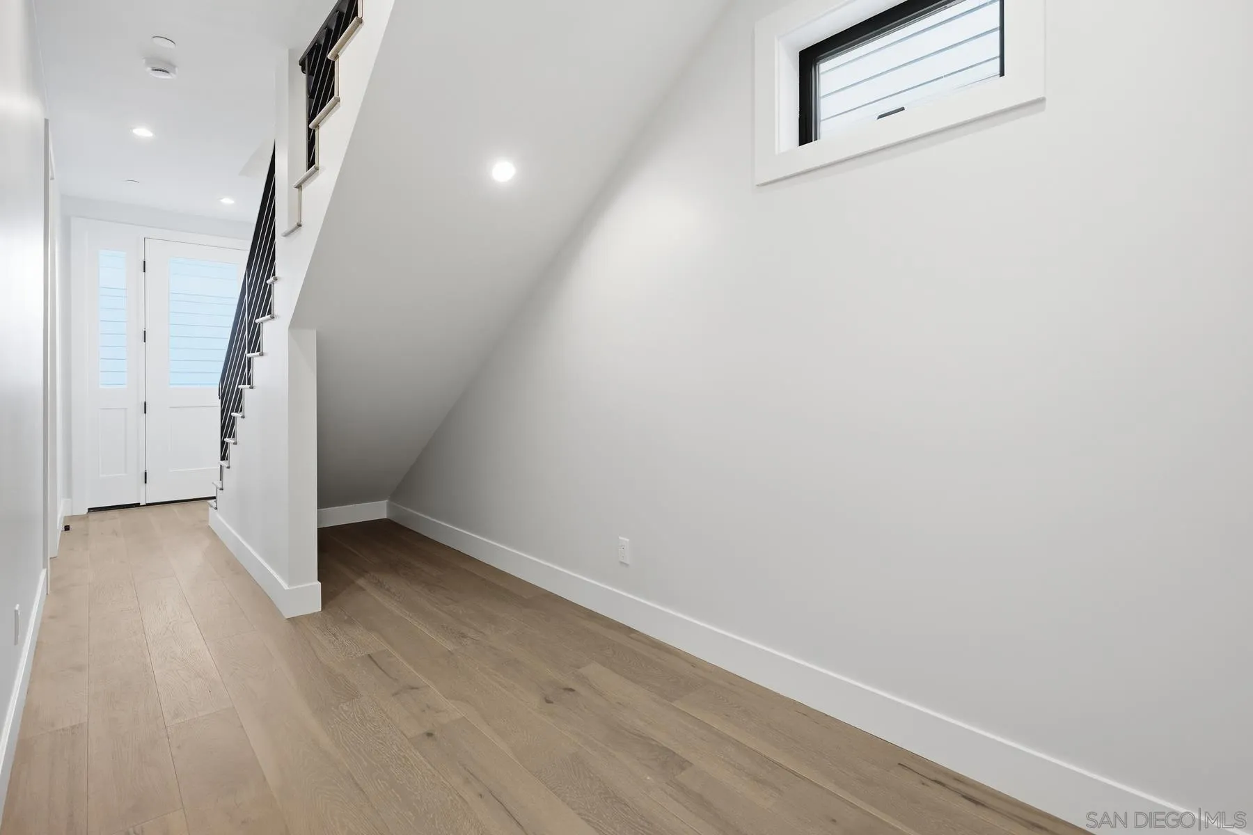 https://cdn.realtyfeed.com/cdn/127/260012043/877738dfeeb20c925a3a8cc224fbe1f9.webp