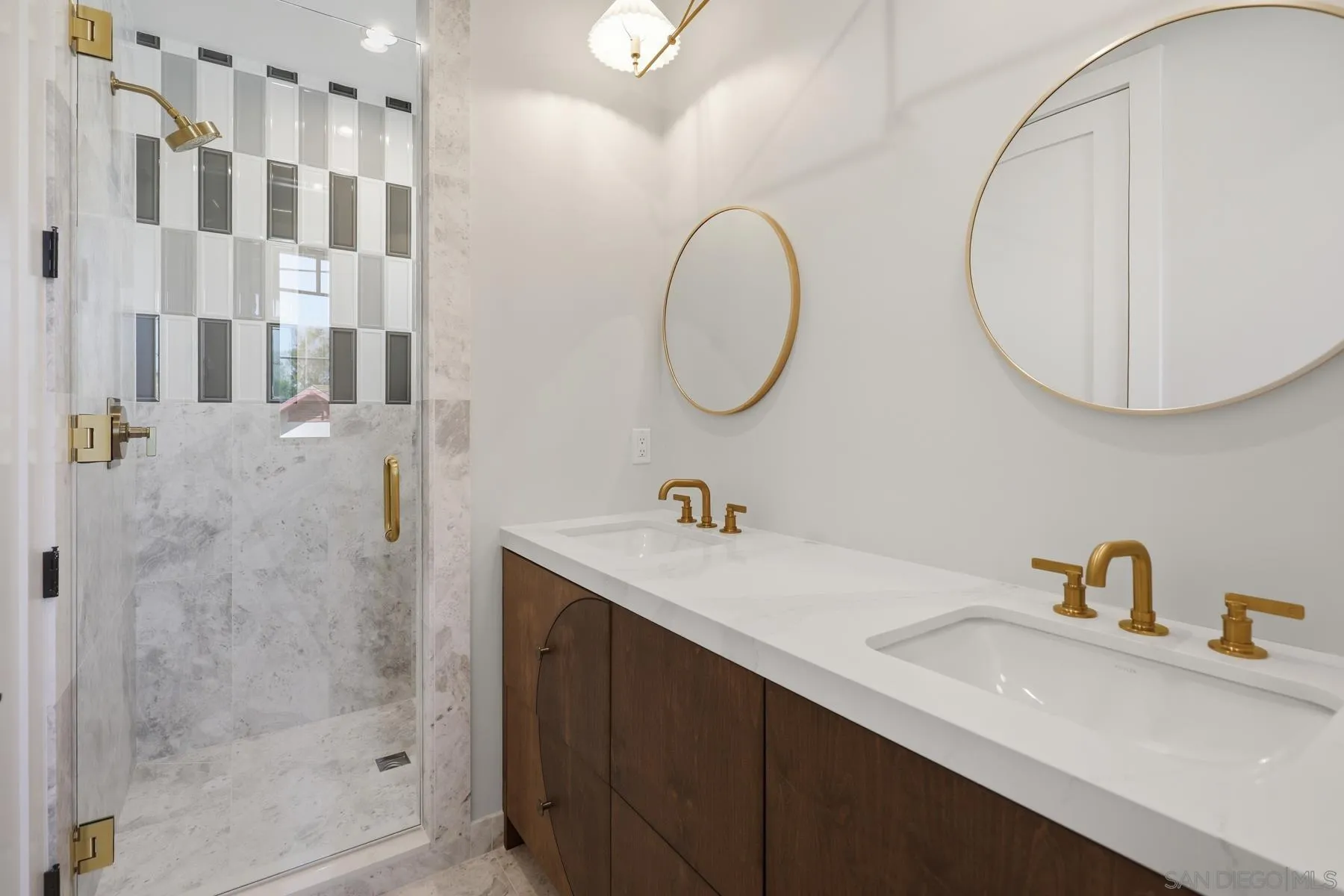 https://cdn.realtyfeed.com/cdn/127/260012043/a0ba408e91afde01fc0beb86d9ce7d0f.webp