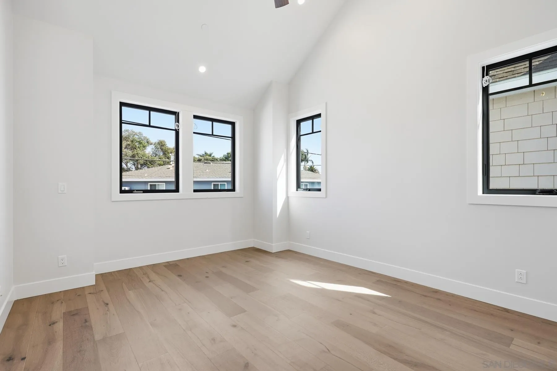 https://cdn.realtyfeed.com/cdn/127/260012043/a80f831676c85a17d0dbc0fc04afefac.webp
