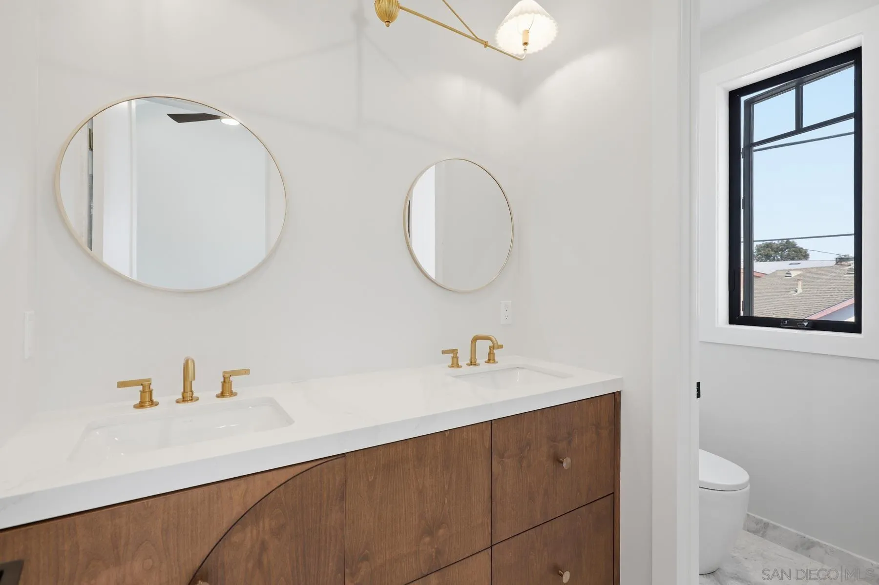 https://cdn.realtyfeed.com/cdn/127/260012043/f88a840cd656df43b71aa9b88ef7317b.webp