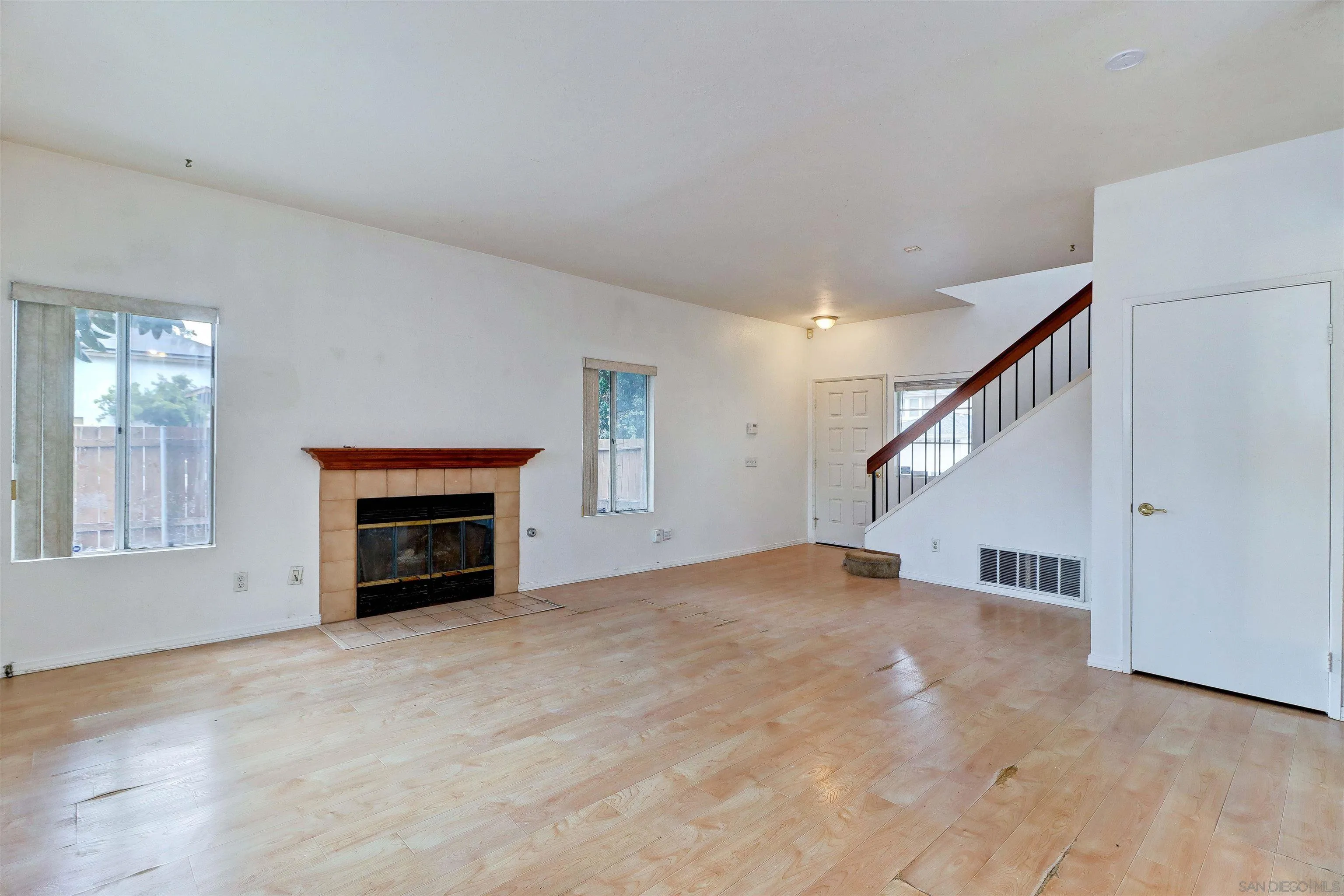 https://cdn.realtyfeed.com/cdn/127/260012047/d2fc5dad20adc1a0b14909340d356997.webp