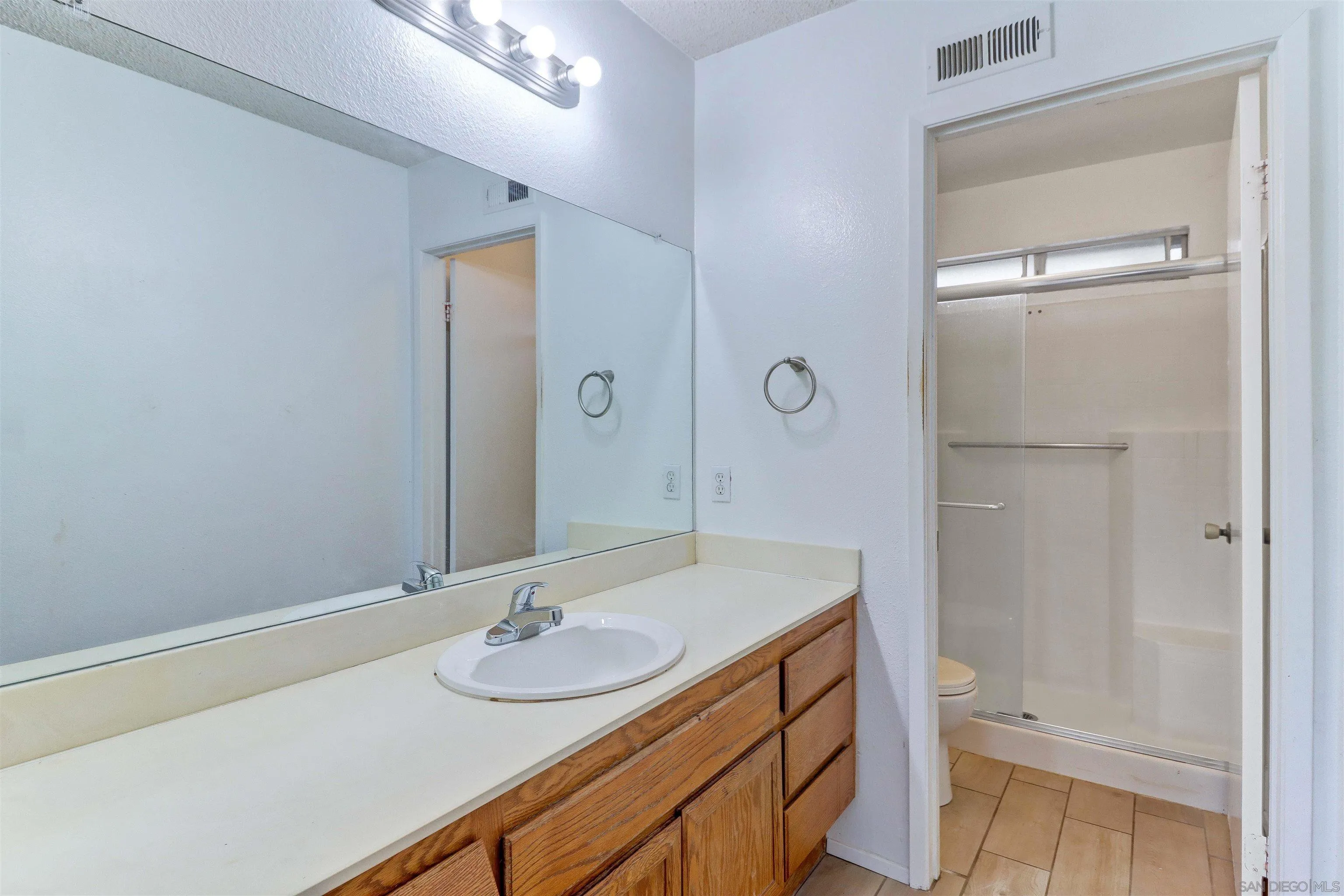 https://cdn.realtyfeed.com/cdn/127/260012047/dd26564515ace9779299f11996fc951c.webp