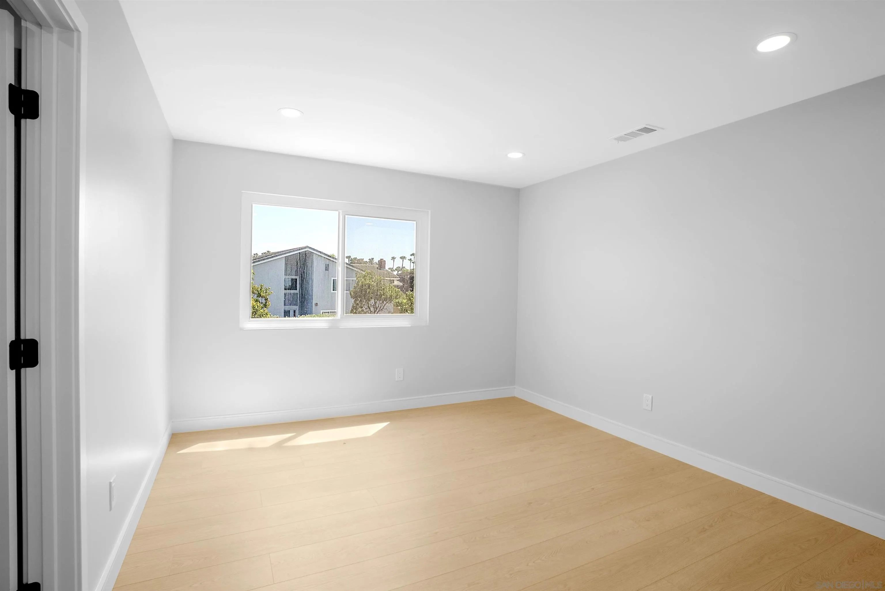 https://cdn.realtyfeed.com/cdn/127/260012050/10f71614c502809ea9c0e65e07e42495.webp