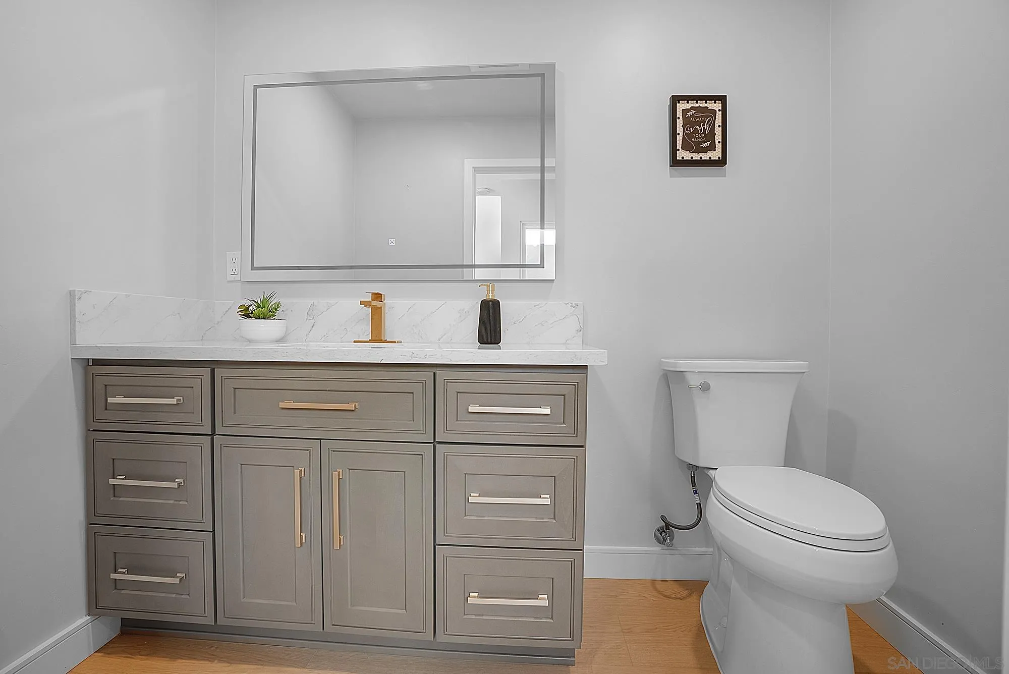 https://cdn.realtyfeed.com/cdn/127/260012050/75fea6dd7b7d3e125f658225c9ebdb95.webp