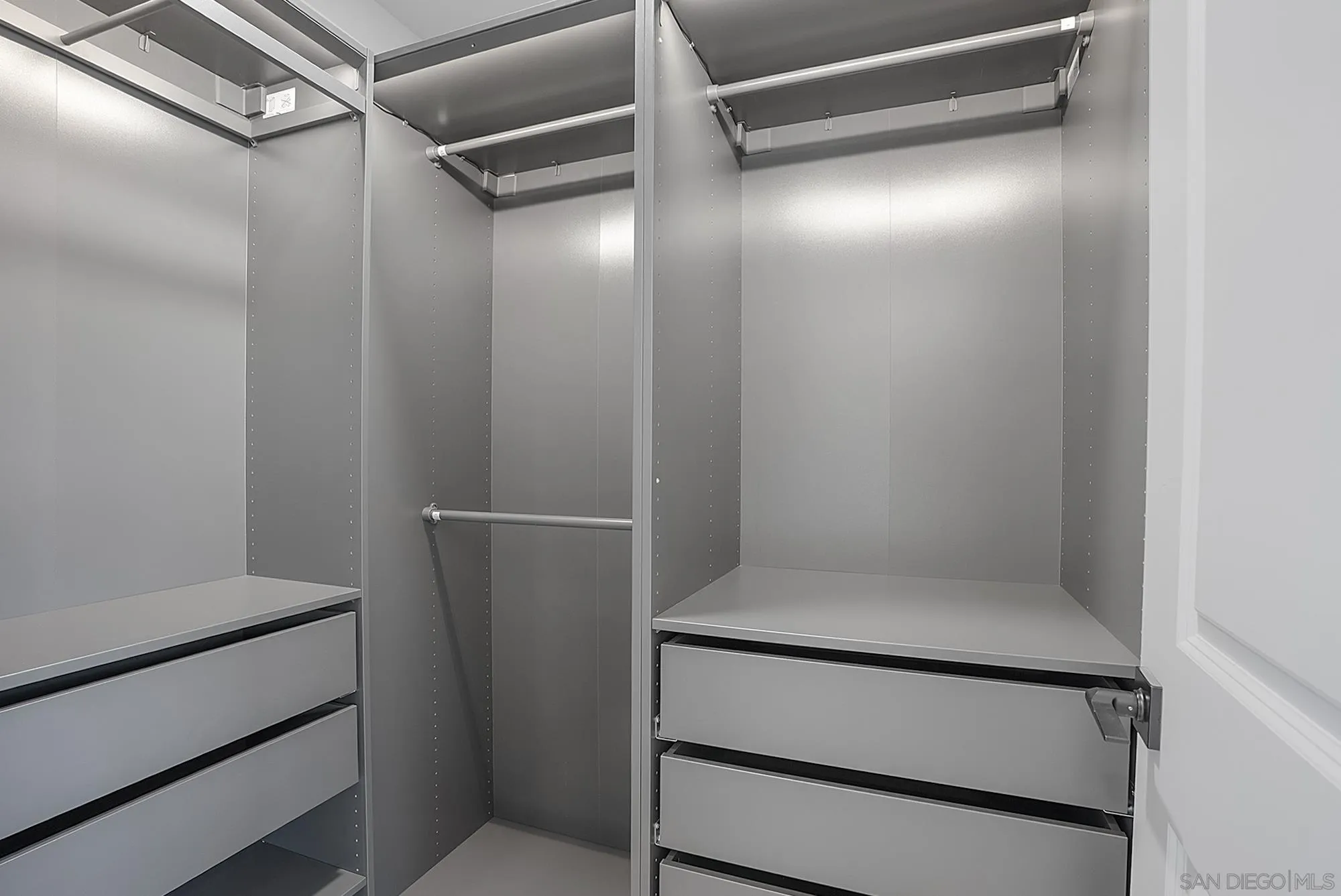 https://cdn.realtyfeed.com/cdn/127/260012050/87f18f404fa1d8174ef3bc73c36842ea.webp