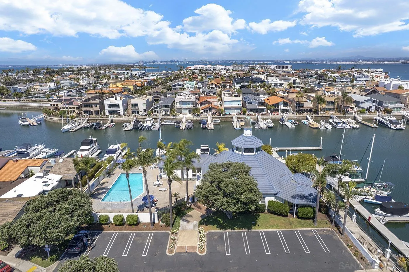 https://cdn.realtyfeed.com/cdn/127/260012050/efe3e18de25b85bc0d17ce6b0e08e74f.webp