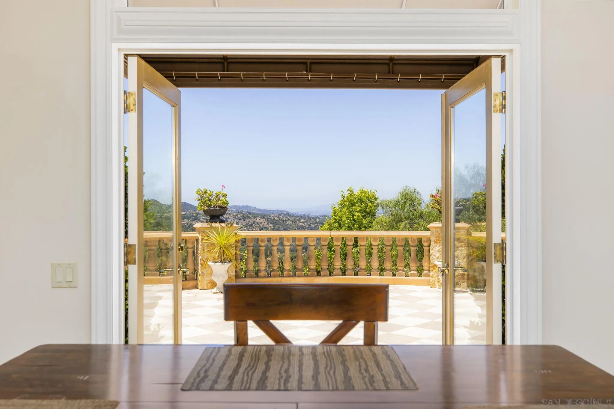 https://cdn.realtyfeed.com/cdn/127/260012051/5620c79dde5f2a0c596666fe61215a3b.webp