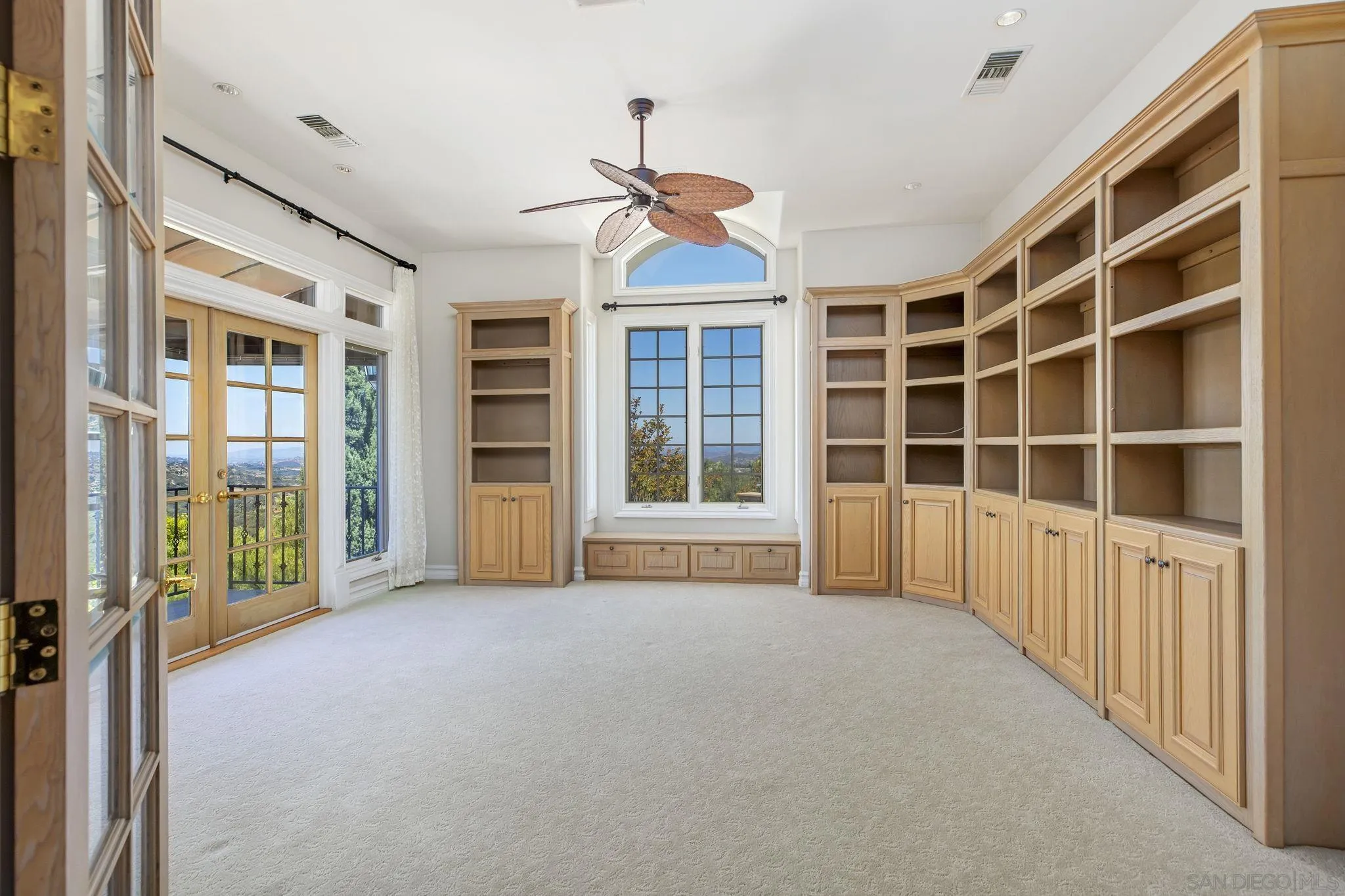 https://cdn.realtyfeed.com/cdn/127/260012051/5b1869d39a9ba529f67cc34d61b7607f.webp