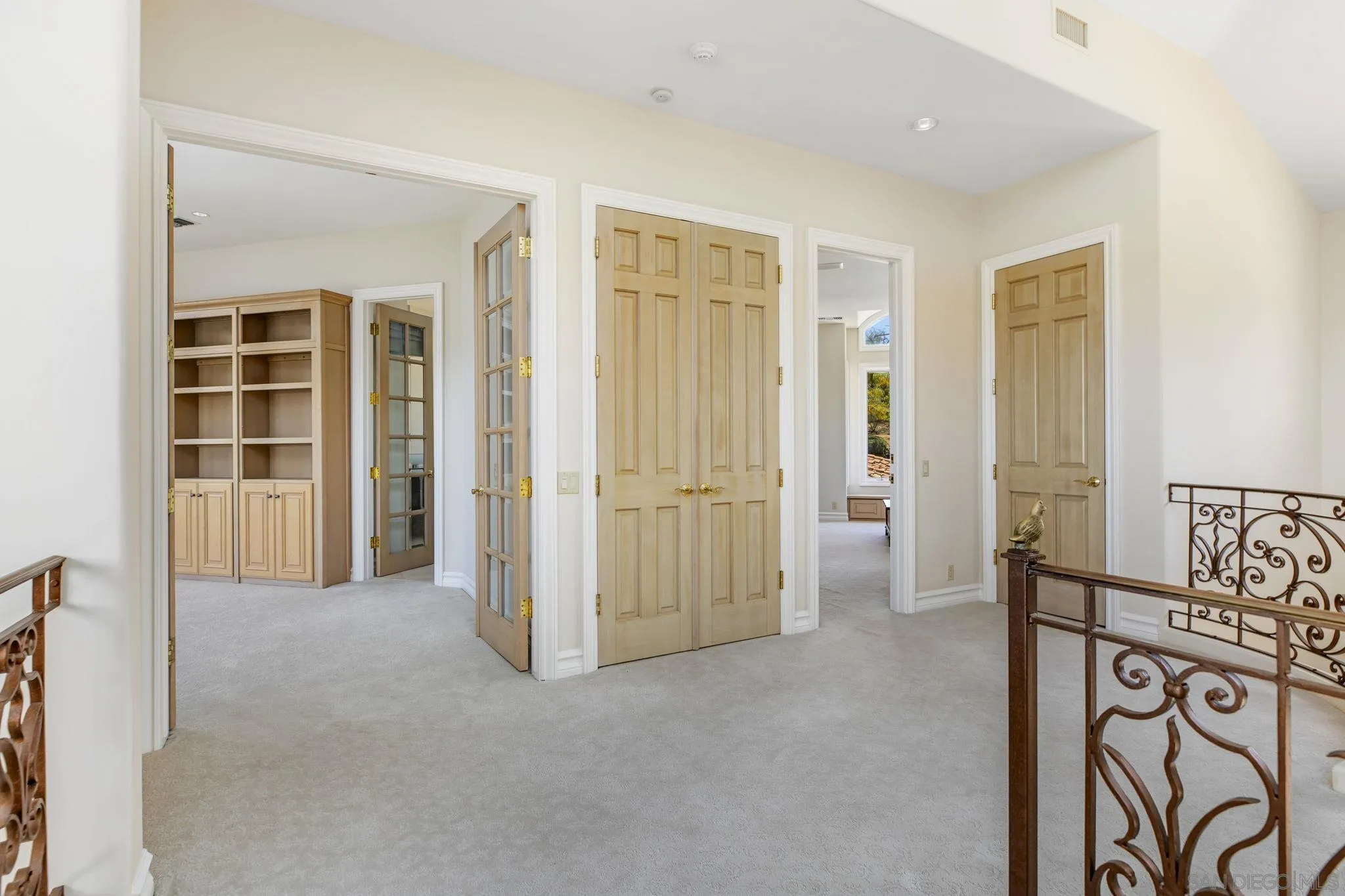 https://cdn.realtyfeed.com/cdn/127/260012051/71555c5e9bc8f2cdd19fbebd34d755bc.webp