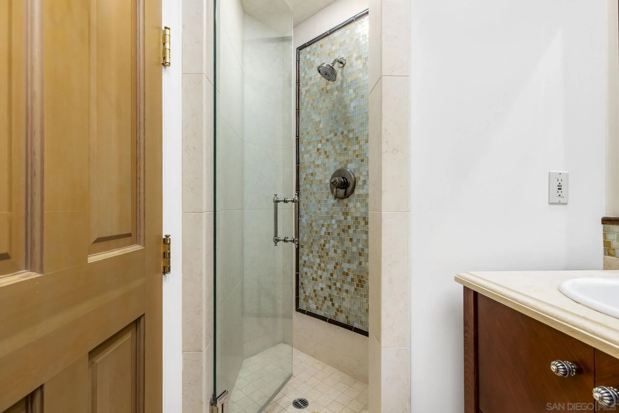 https://cdn.realtyfeed.com/cdn/127/260012051/cadb7c748fa65c38494b2b156abe9449.webp