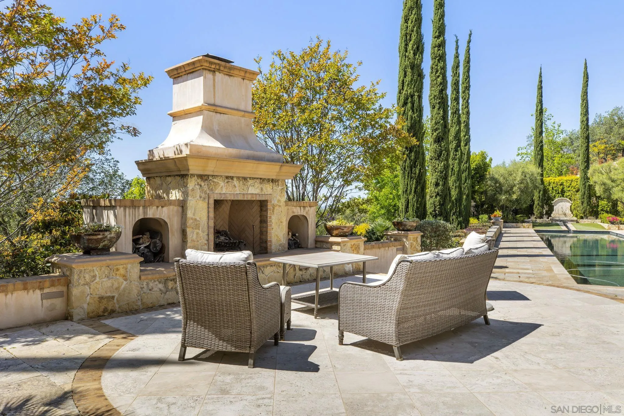 https://cdn.realtyfeed.com/cdn/127/260012051/d771aa7f50e7d1d1fae65b79d701676e.webp