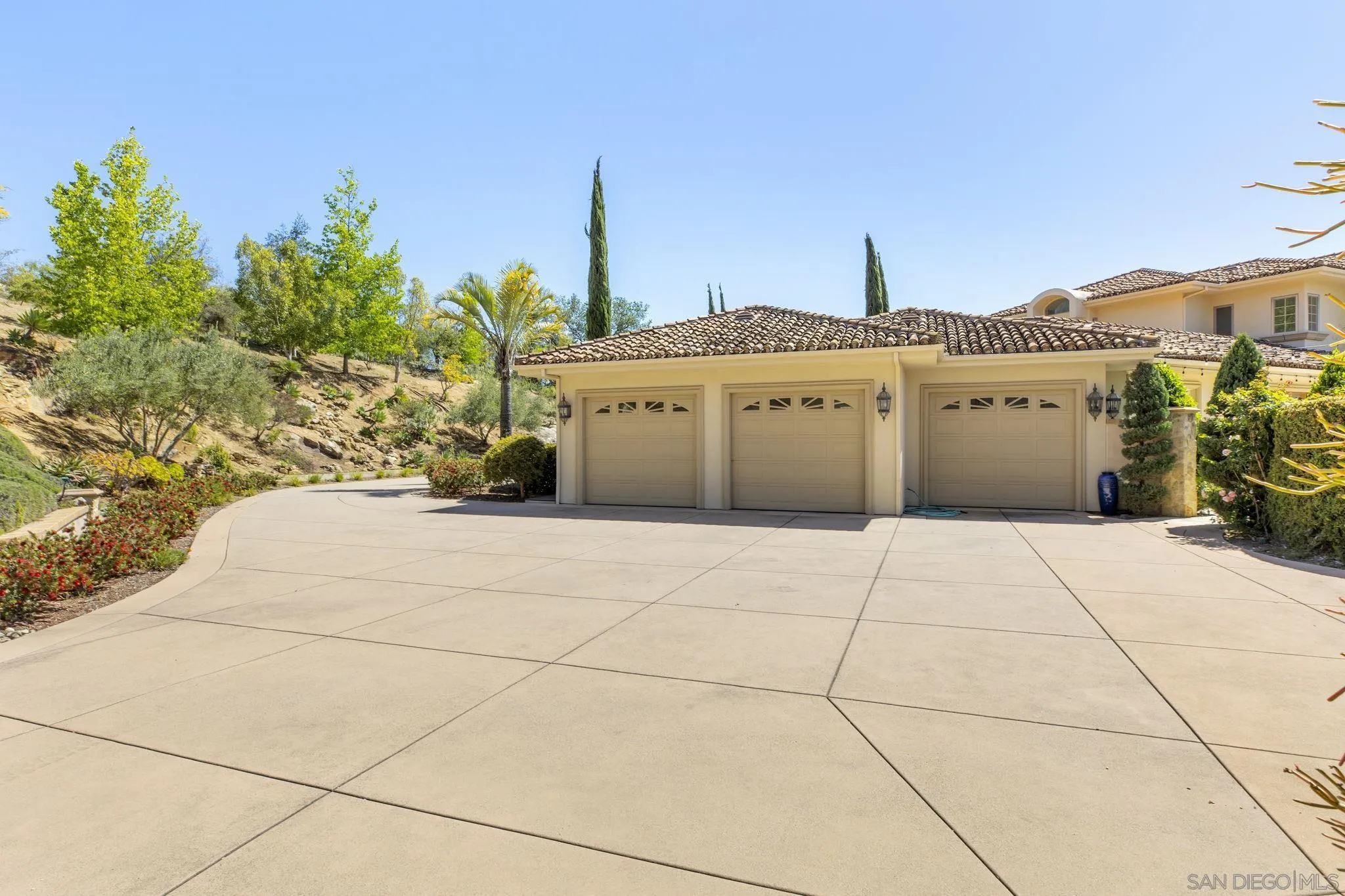 https://cdn.realtyfeed.com/cdn/127/260012051/dbf1e84c301af1f2a2ac98996d85e62e.webp