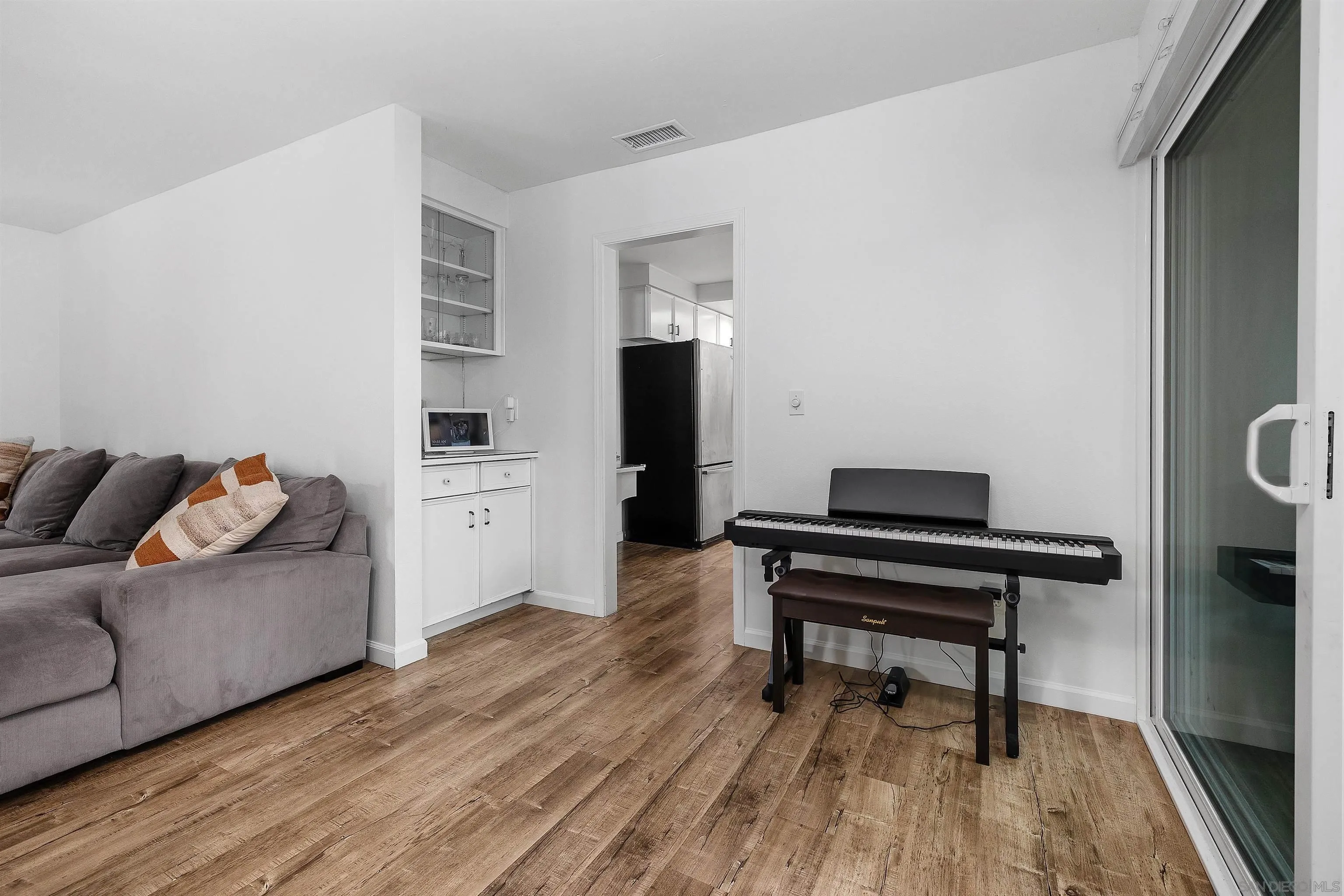 https://cdn.realtyfeed.com/cdn/127/260012052/23b0f573b9685a3e6dd348463eab09a4.webp