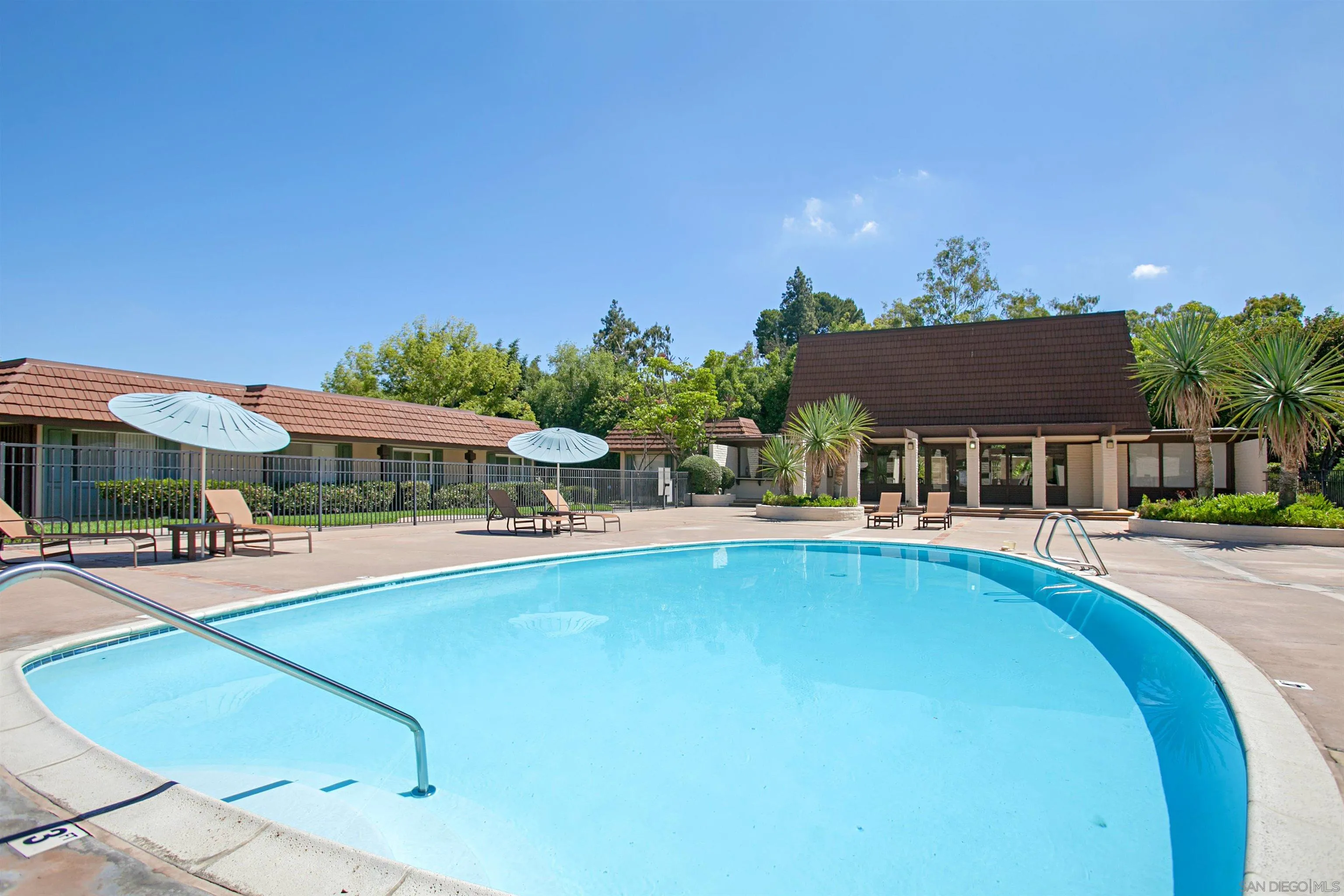 https://cdn.realtyfeed.com/cdn/127/260012052/a30cf345c0743b5d2e32e515dfeed1e6.webp