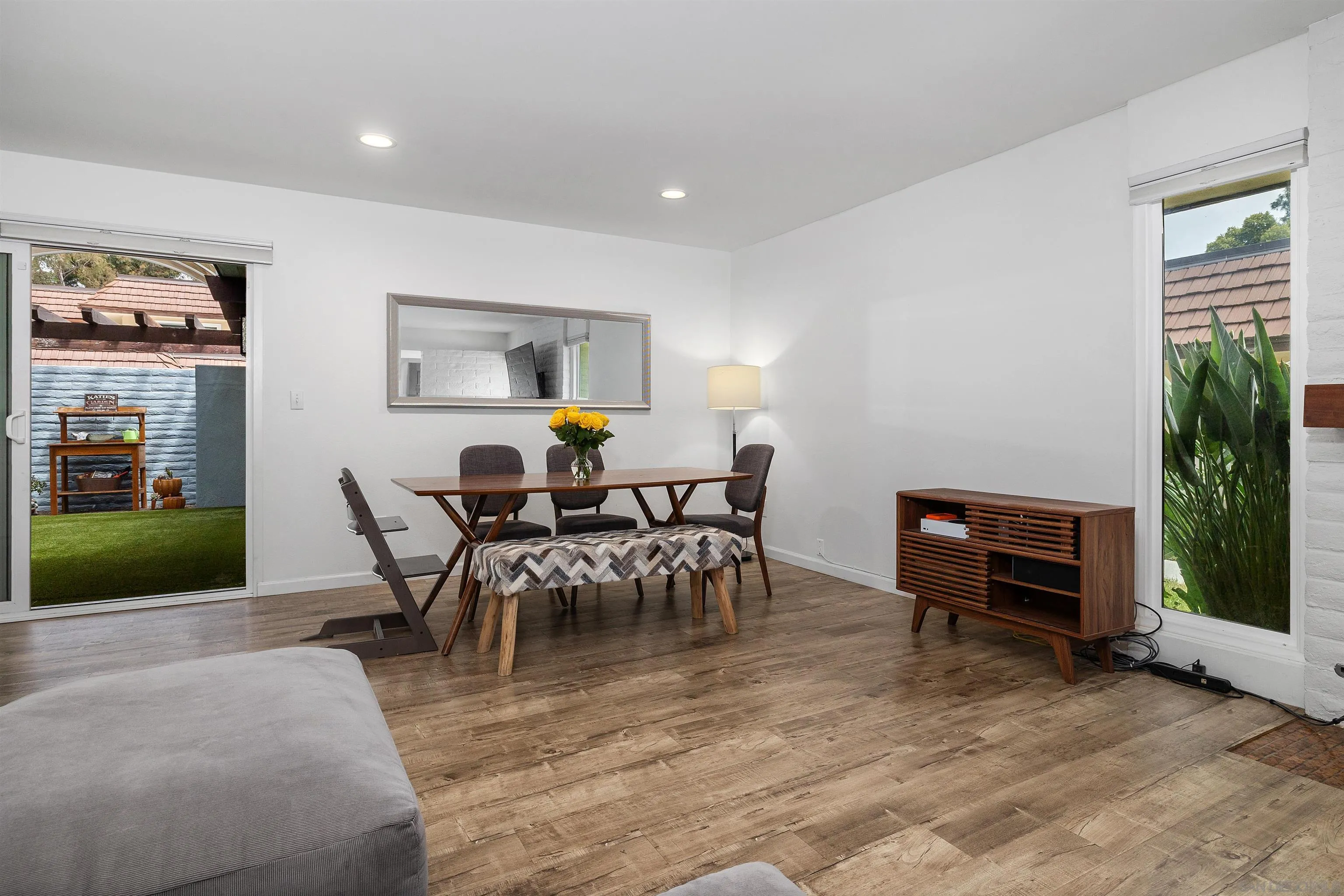https://cdn.realtyfeed.com/cdn/127/260012052/a35c71cf1bd4f796c0f32e7cb4a4afff.webp