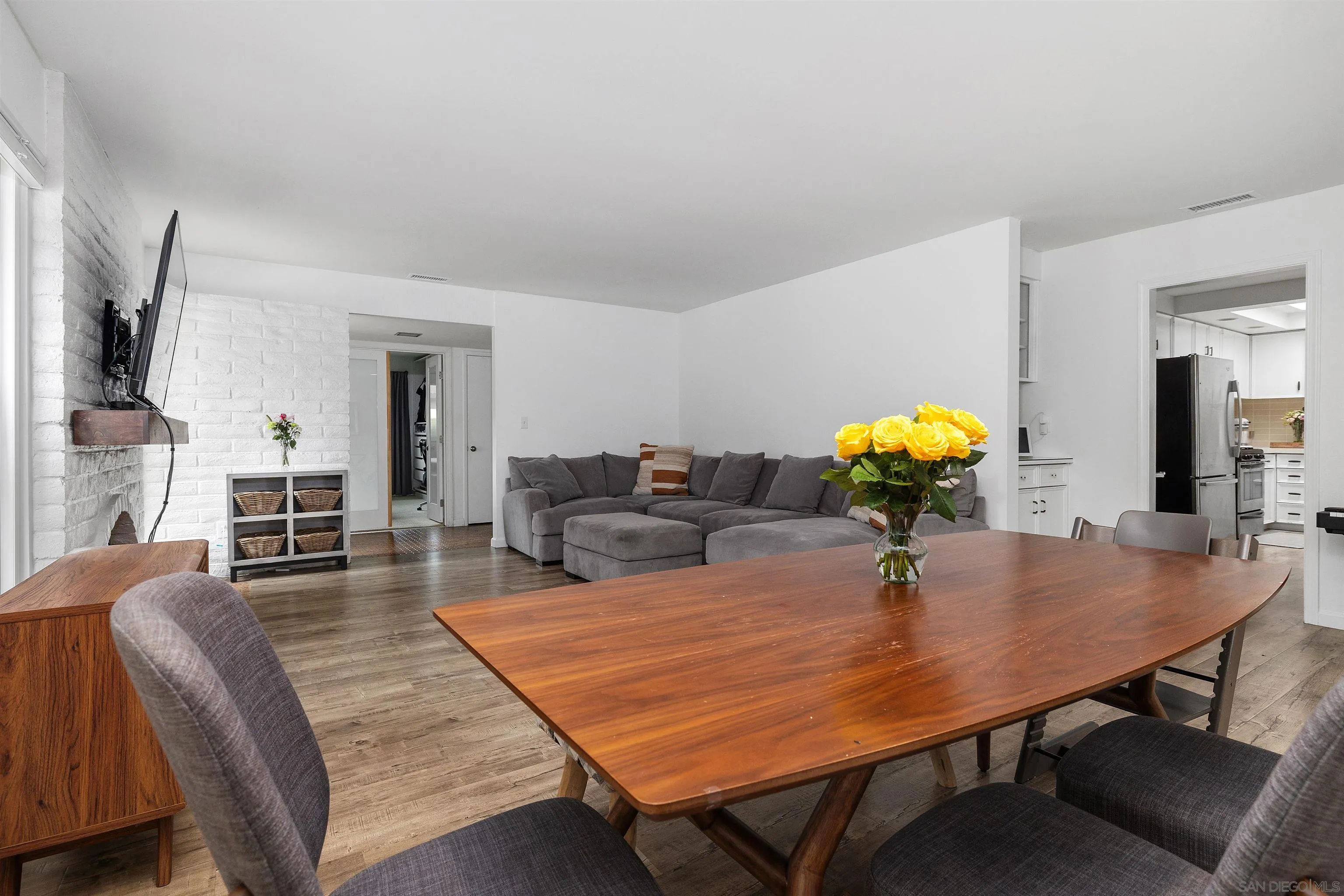 https://cdn.realtyfeed.com/cdn/127/260012052/a79d6b650a3695ec4a5e340978523f91.webp