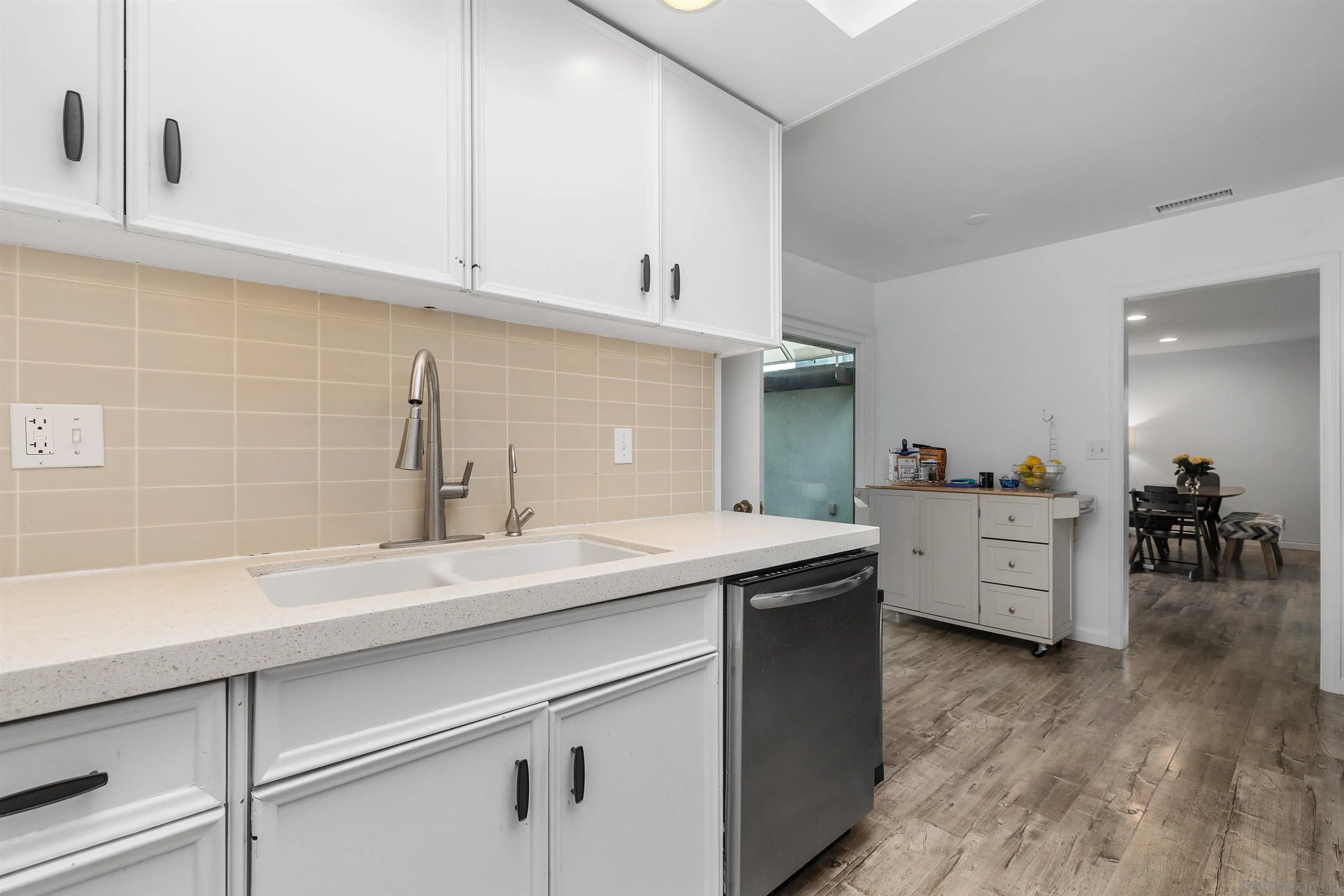 https://cdn.realtyfeed.com/cdn/127/260012052/de5a14a56b82c2cda1f9b9d7b8f5de28.webp