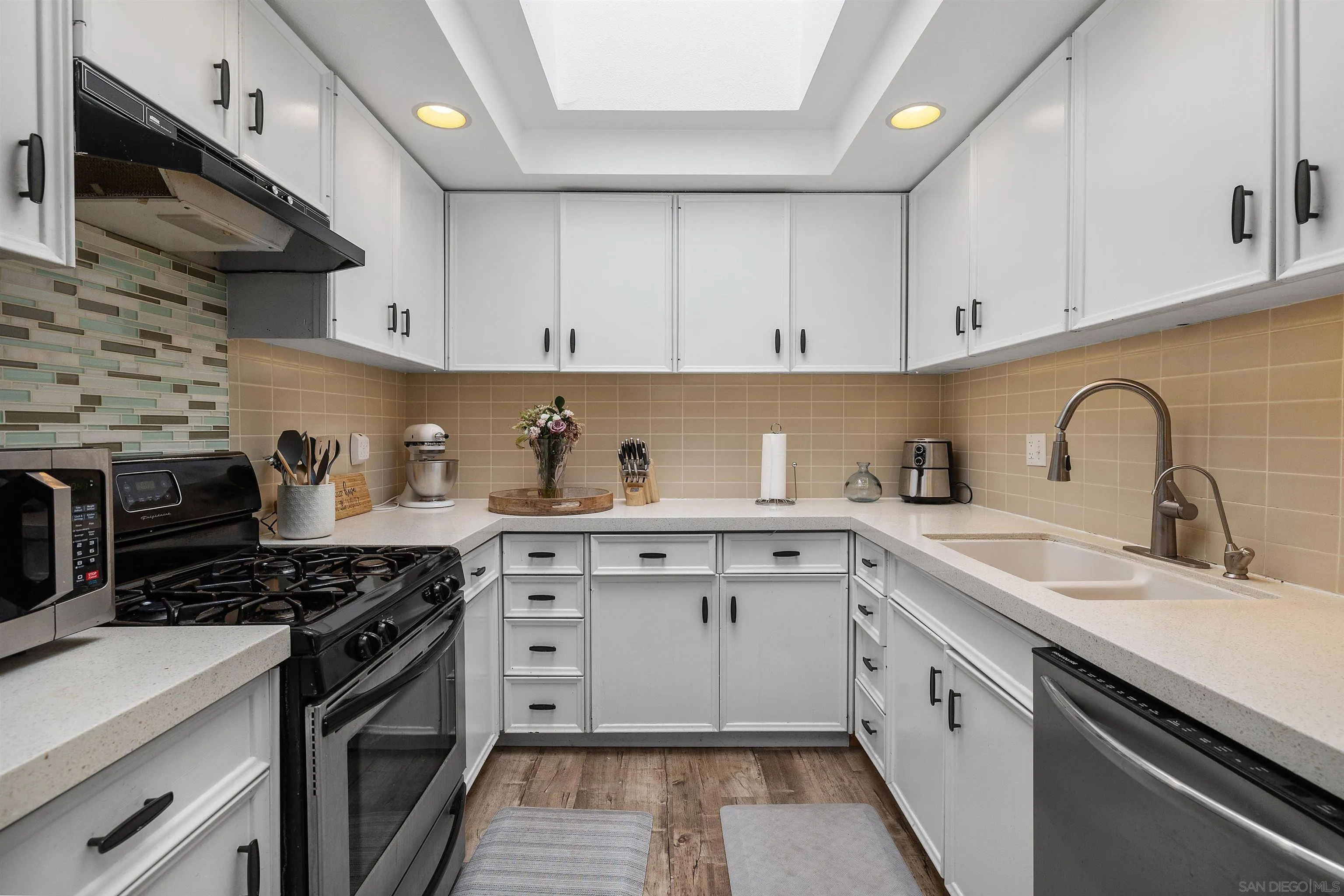 https://cdn.realtyfeed.com/cdn/127/260012052/fec82d7588ae517ebb8f8eddff7220b0.webp