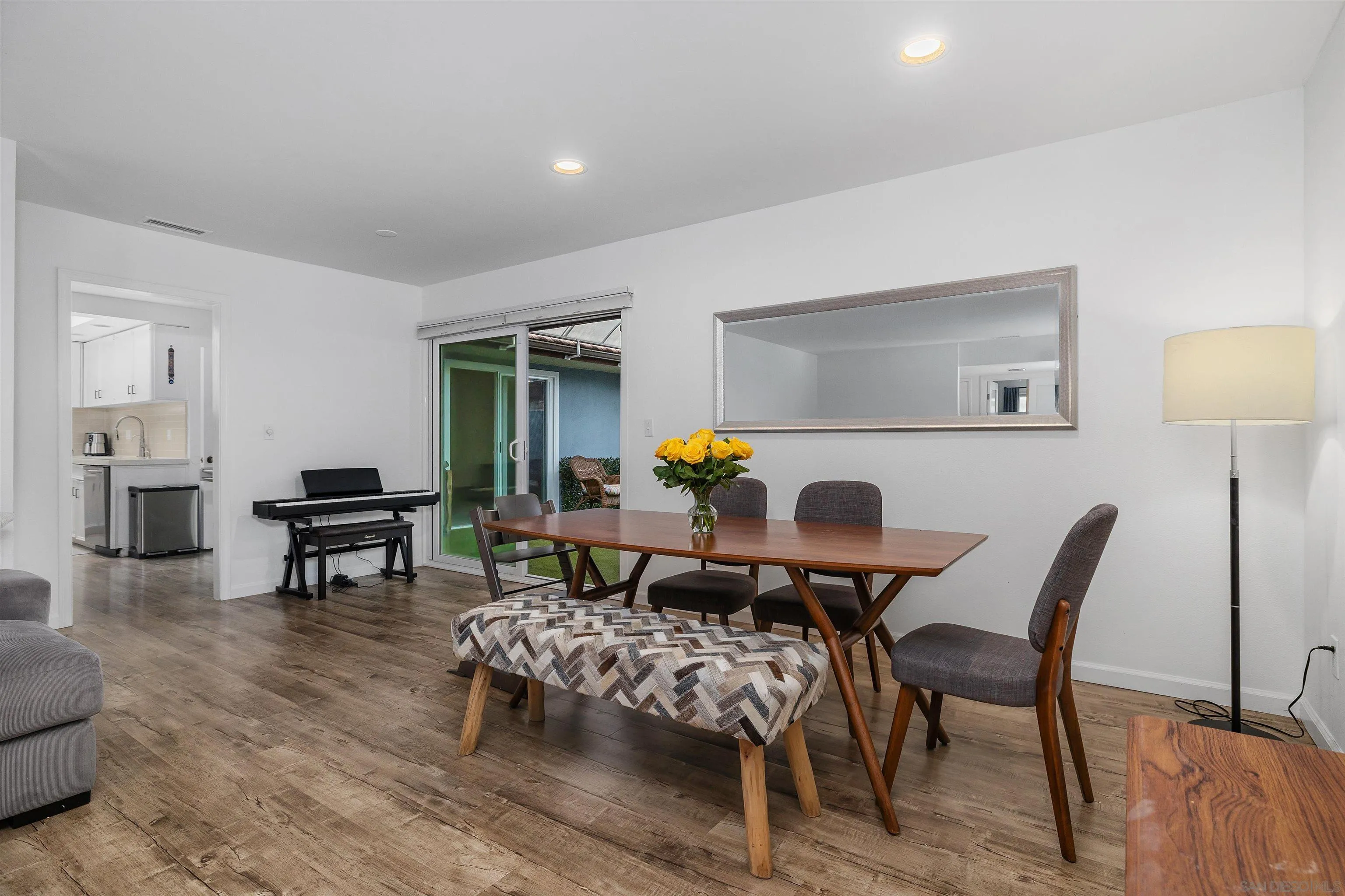 https://cdn.realtyfeed.com/cdn/127/260012052/ff7f8beb728e3b59a038a15f950f6b1d.webp