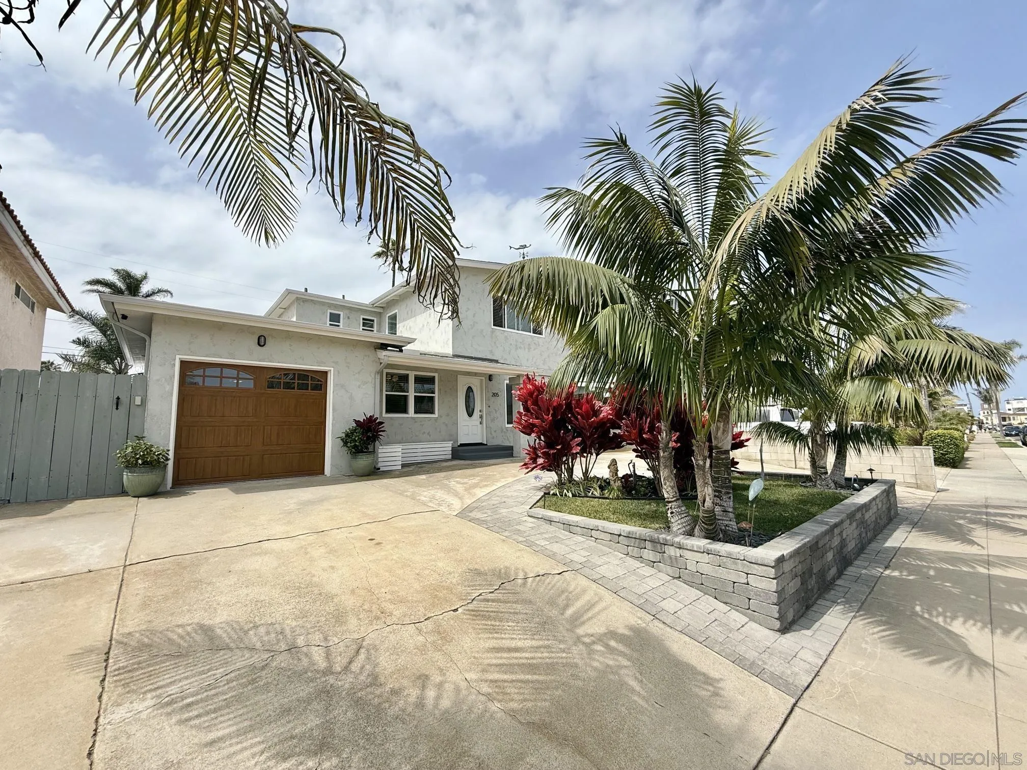 https://cdn.realtyfeed.com/cdn/127/260012053/f2d024dfe531f395dc98c8e77b230317.webp