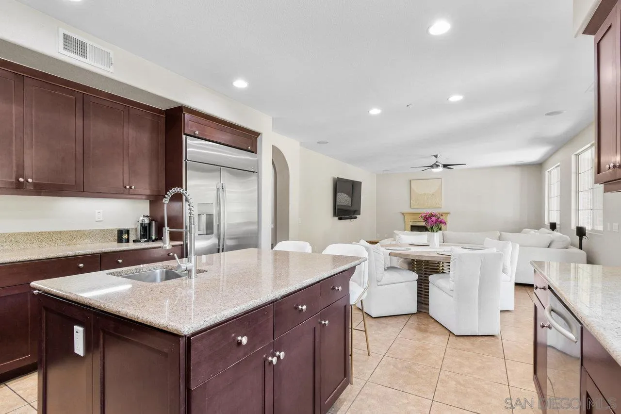 https://cdn.realtyfeed.com/cdn/127/260012067/020c403170702305f69861ecc8c763a1.webp
