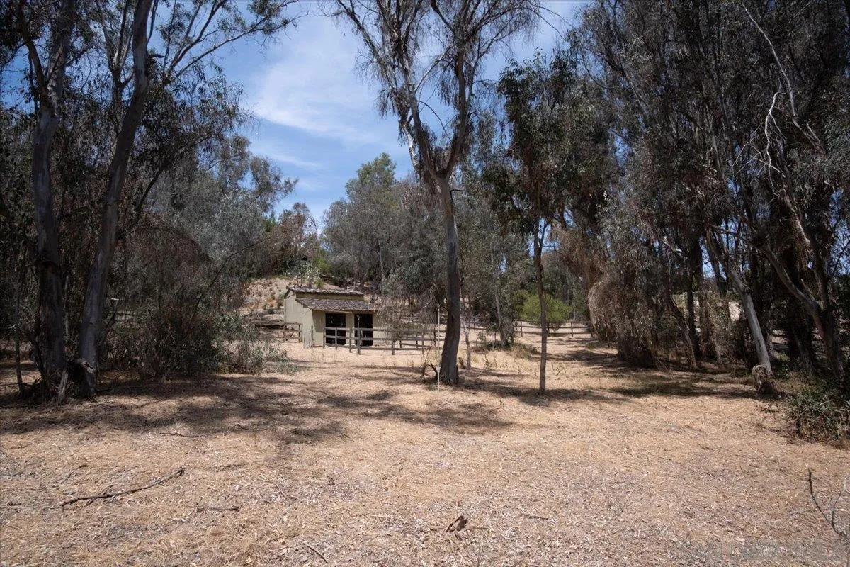 https://cdn.realtyfeed.com/cdn/127/260012078/00b7c46b298524bd9f5f1bbb6cd52aa0.webp