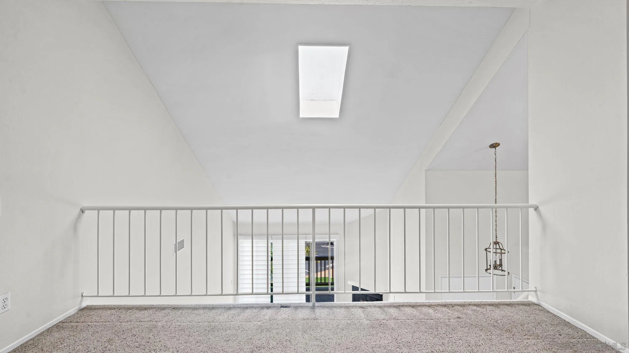 https://cdn.realtyfeed.com/cdn/127/260012092/6c216061d371be4aa3e497fccff47317.webp