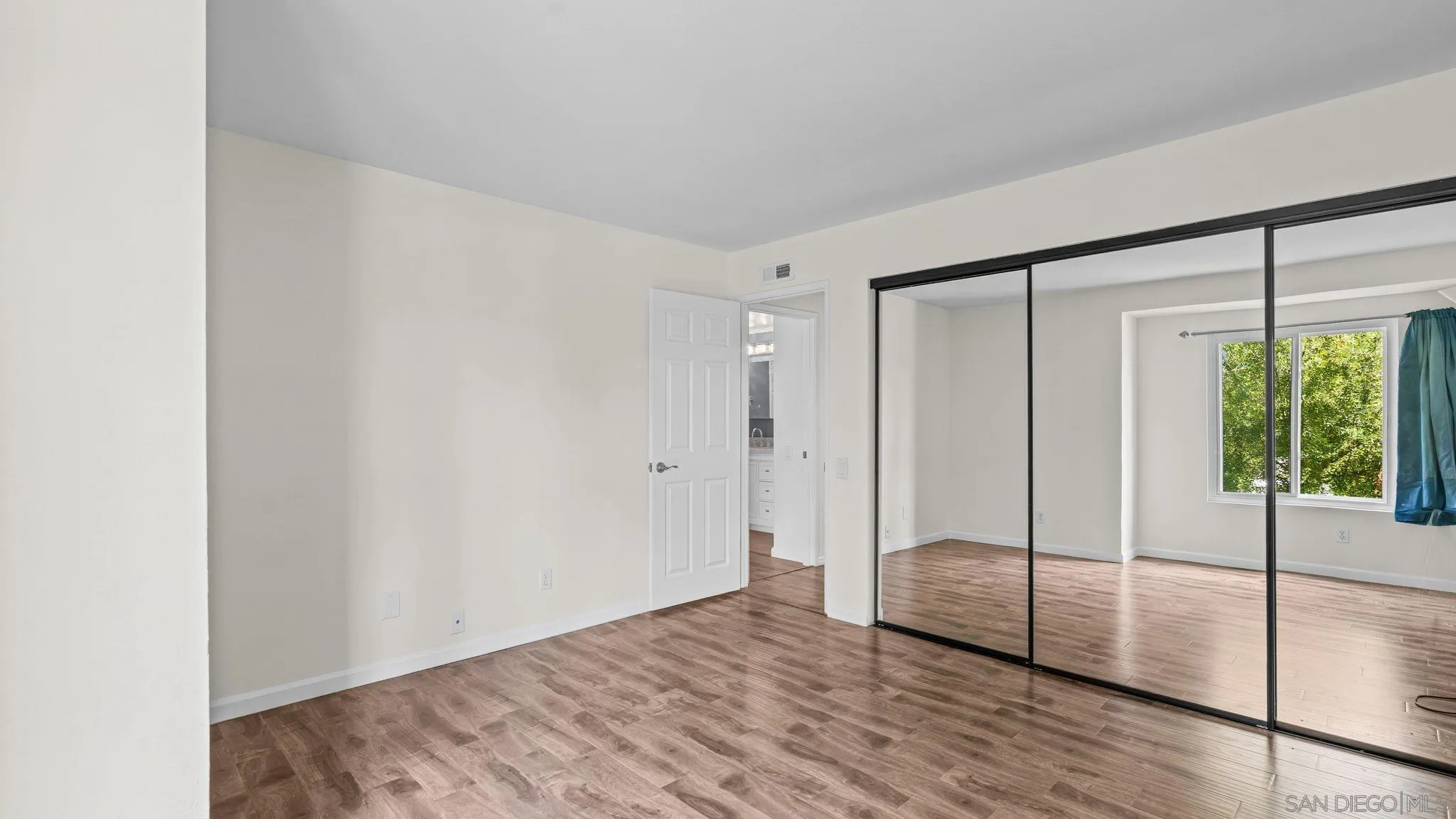 https://cdn.realtyfeed.com/cdn/127/260012092/739a95a048ee548ba3c9d3dd8ff86196.webp