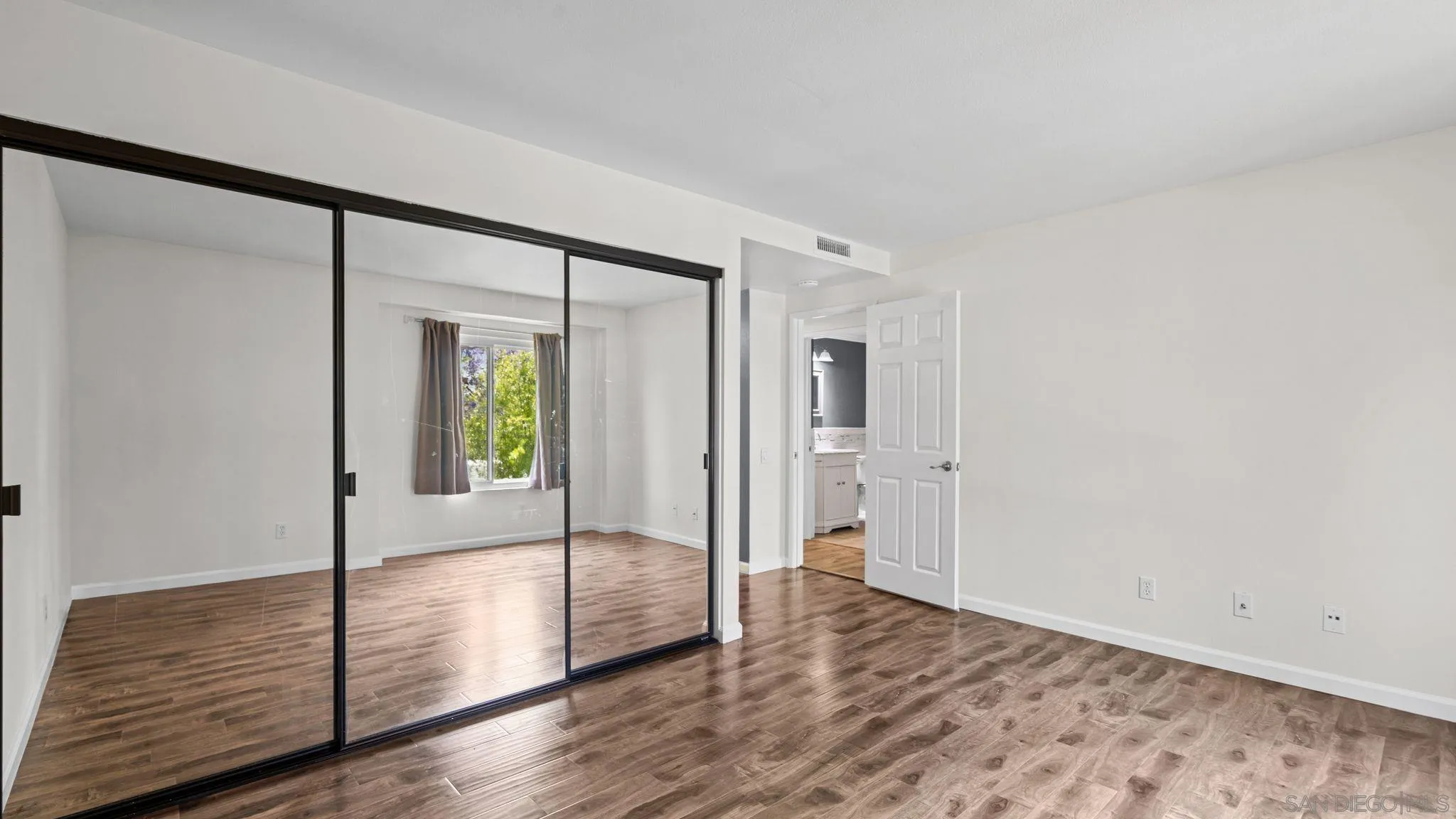 https://cdn.realtyfeed.com/cdn/127/260012092/d392d71aa7873112291aa659e1937341.webp