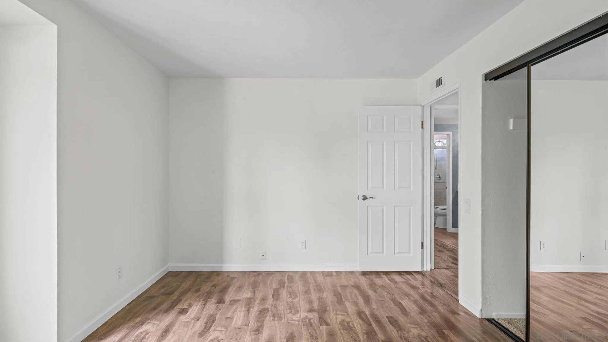 https://cdn.realtyfeed.com/cdn/127/260012092/ef7f505919f76d18018e05455ac5629b.webp