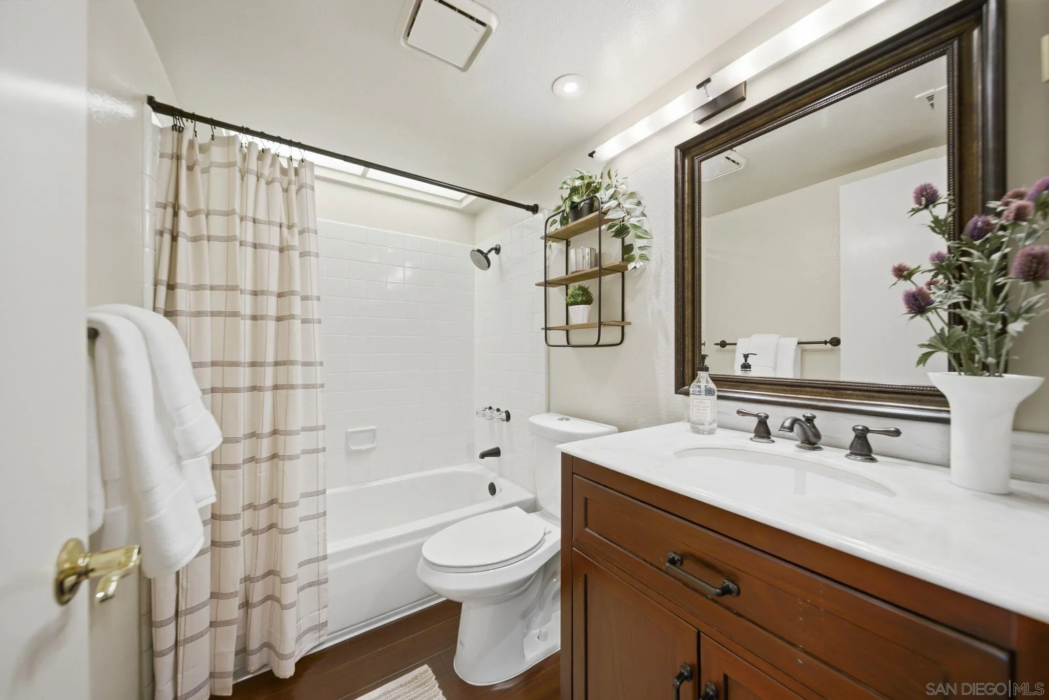 https://cdn.realtyfeed.com/cdn/127/260012100/00ddf654b2814e7f54f3549e020d40a1.webp