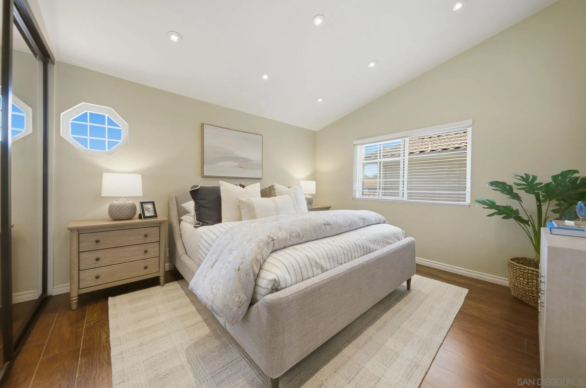 https://cdn.realtyfeed.com/cdn/127/260012100/7bdb00f6c63aa082f996478bea83624b.webp