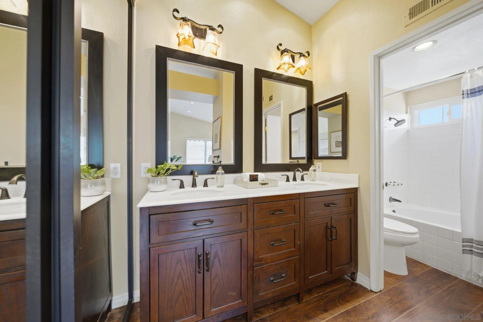 https://cdn.realtyfeed.com/cdn/127/260012100/bde5c5705baff51ba9e1a29ddc827b79.webp