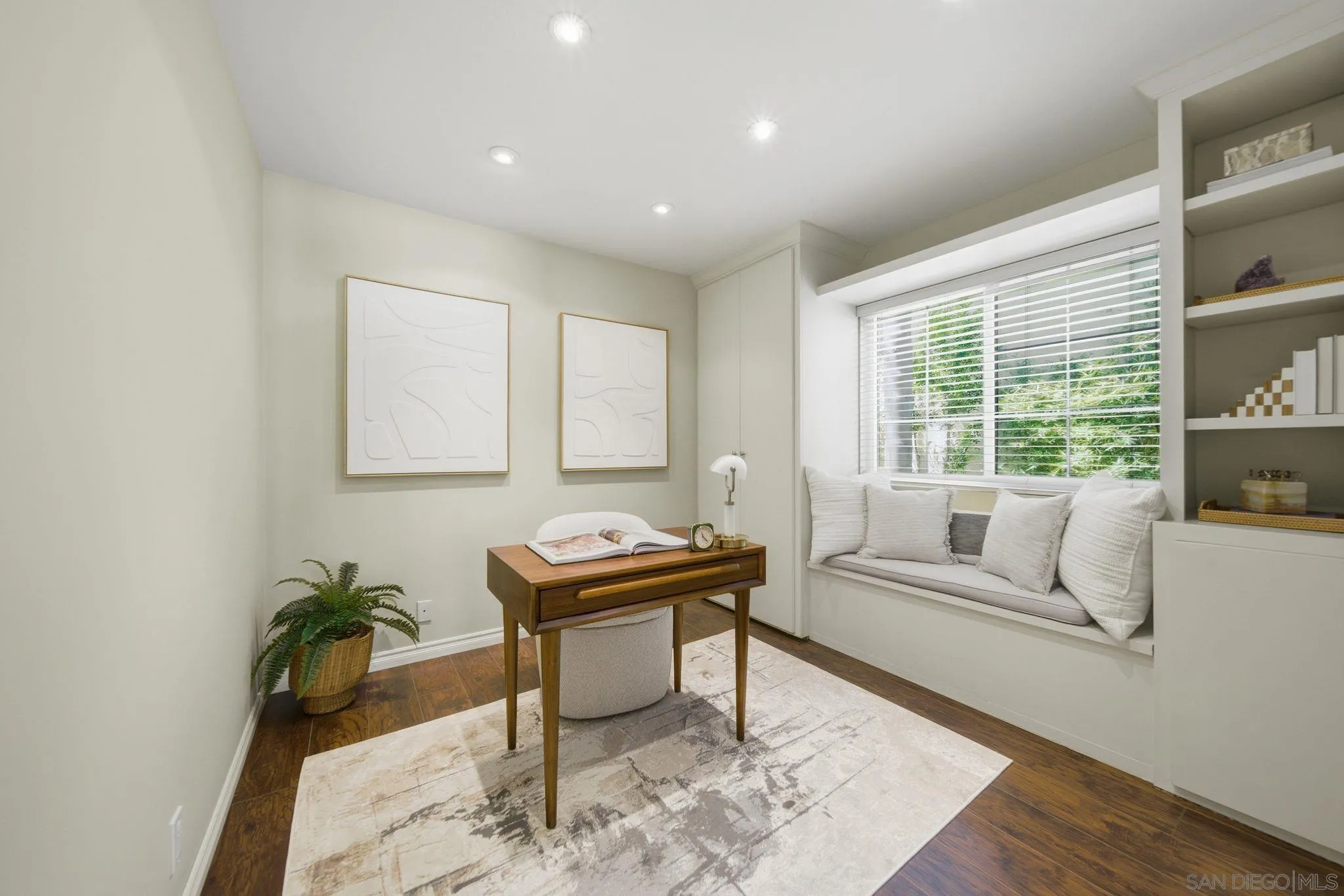 https://cdn.realtyfeed.com/cdn/127/260012100/cafbd6cd1da0434513bc017760405e63.webp