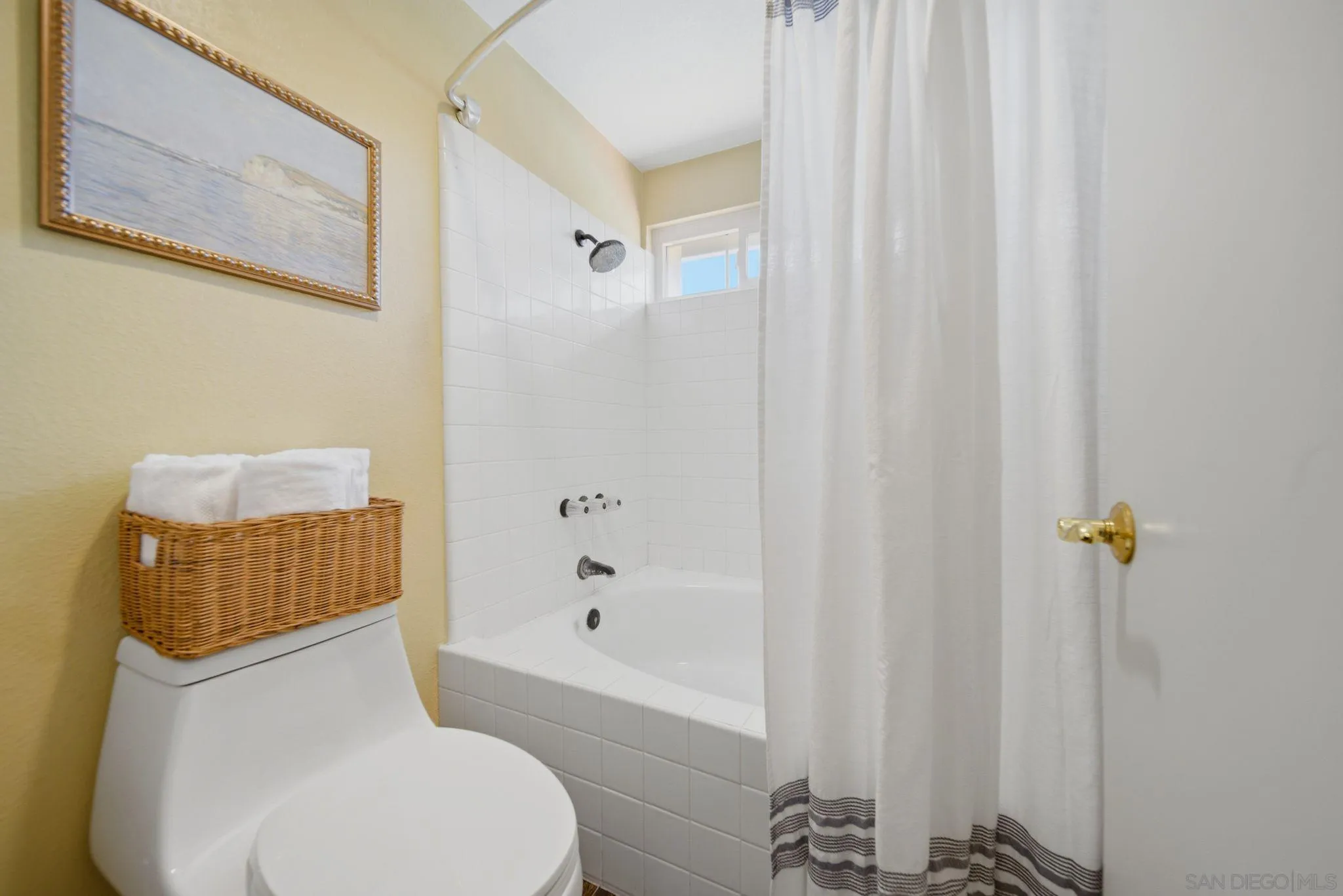 https://cdn.realtyfeed.com/cdn/127/260012100/f80af9d7c5ff1893f8f043b5ea46e43c.webp