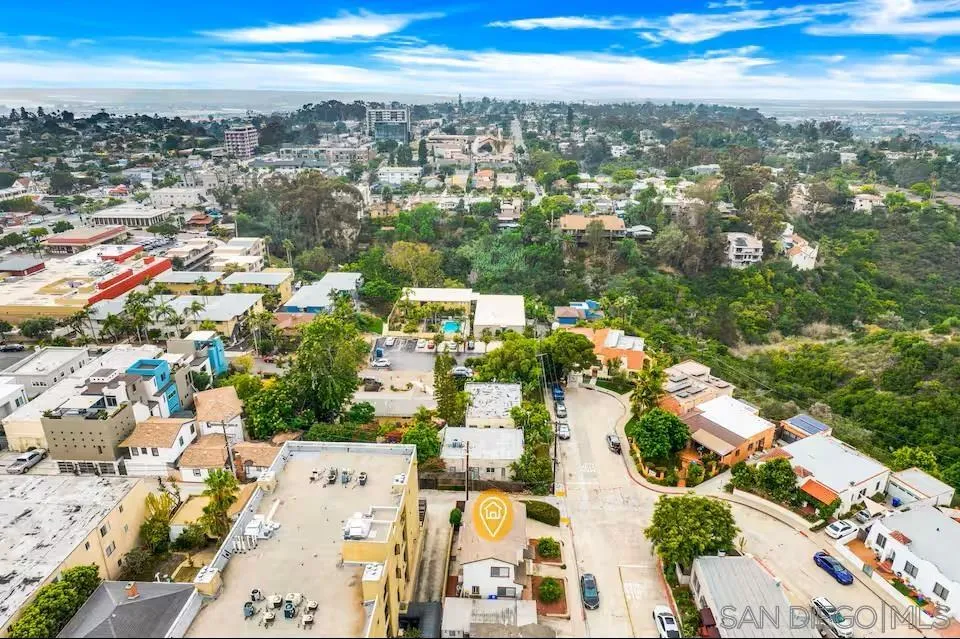 https://cdn.realtyfeed.com/cdn/127/260012102/02d56dc9cd2f5c14412207c7ea4cd87f.webp