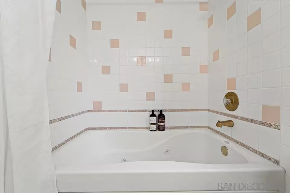 https://cdn.realtyfeed.com/cdn/127/260012102/ac4d9483aff774b2bcf4c65d5a124964.webp