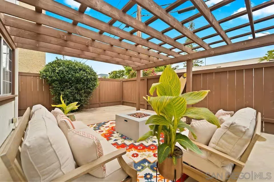 https://cdn.realtyfeed.com/cdn/127/260012102/ae0e1d5617e24a738609e45208d7f40c.webp
