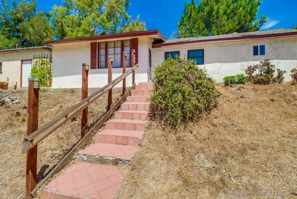 https://cdn.realtyfeed.com/cdn/127/260012103/f26b807494cb46a2efb502f56ec80ee3.webp